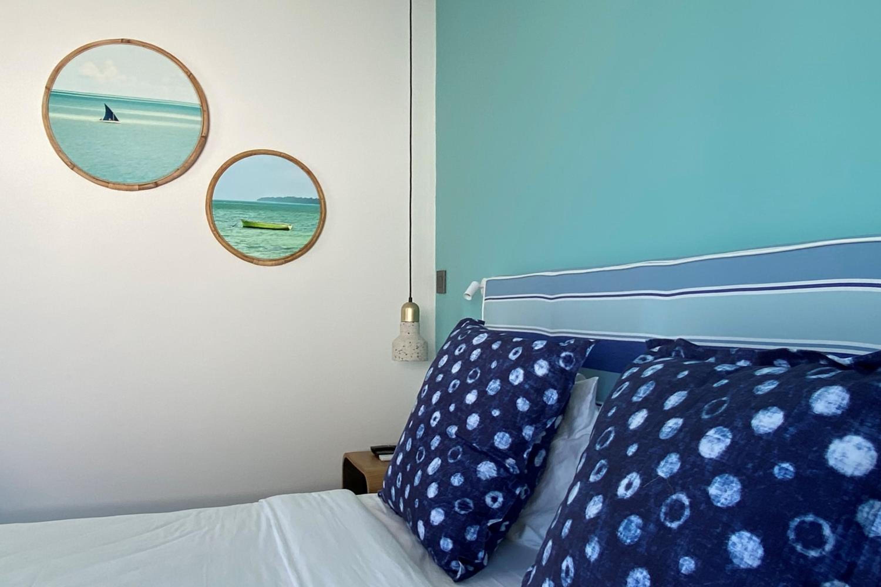 Deluxe Suite with Sea View - Photo 3