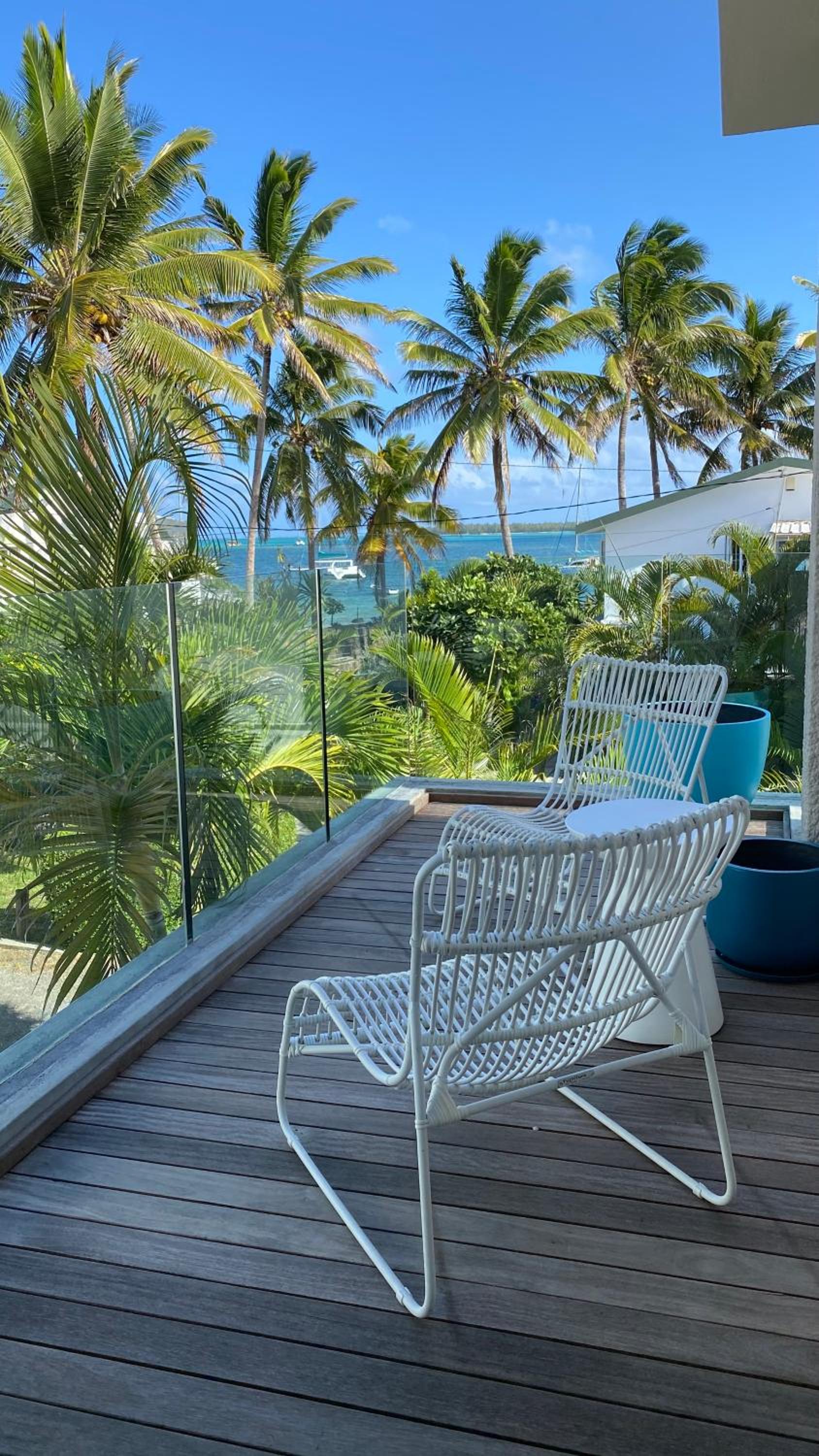 Deluxe Suite with Sea View - Photo 4