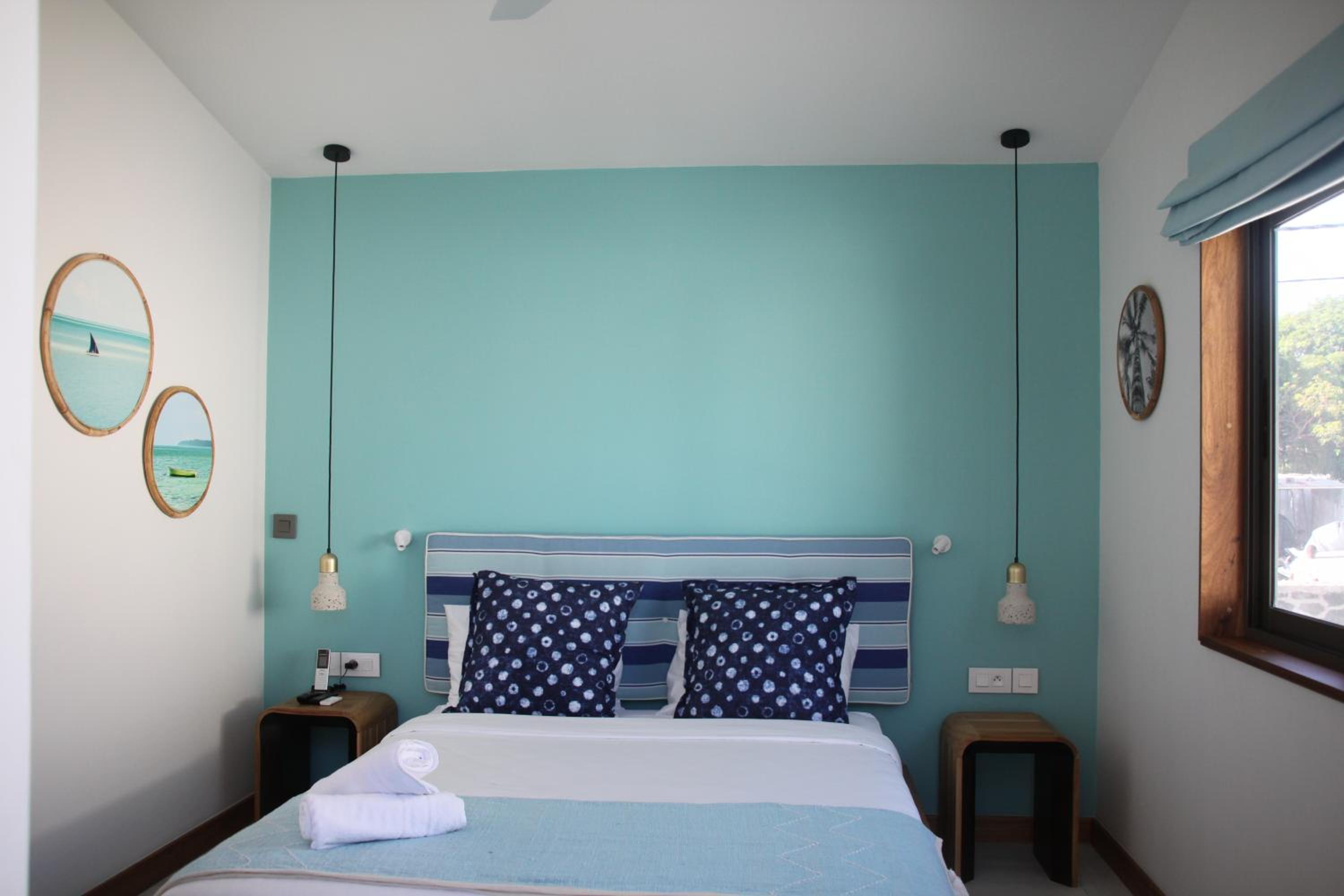 Deluxe Suite with Sea View - Photo 5