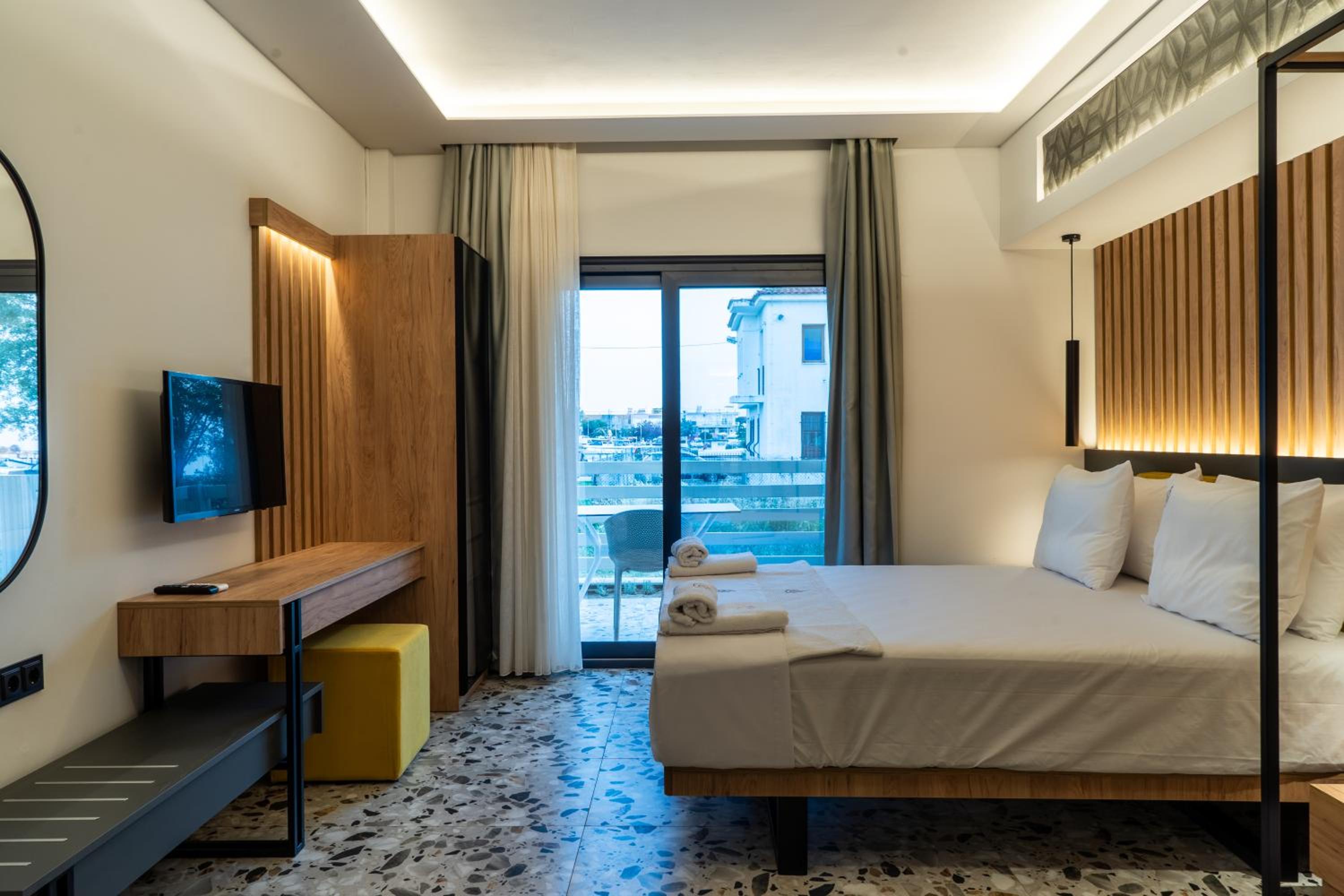 Deluxe Double Room with Balcony and Sea View photo 1