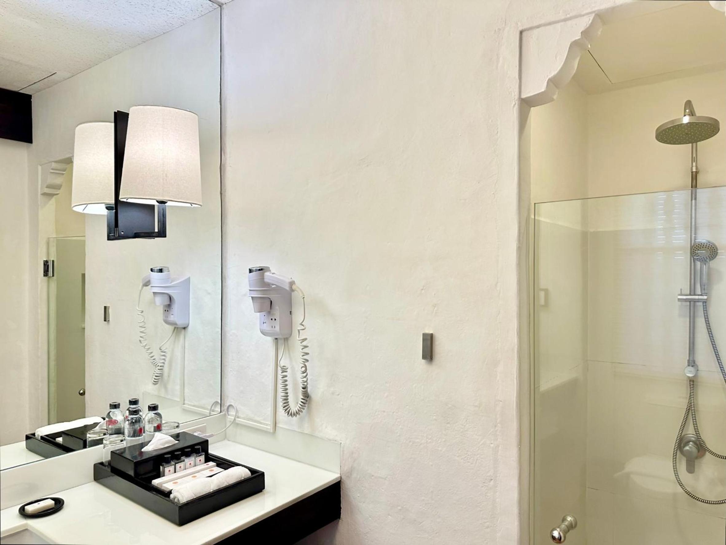 Deluxe Double Room - Above 12 Years Old Only - Photo 3