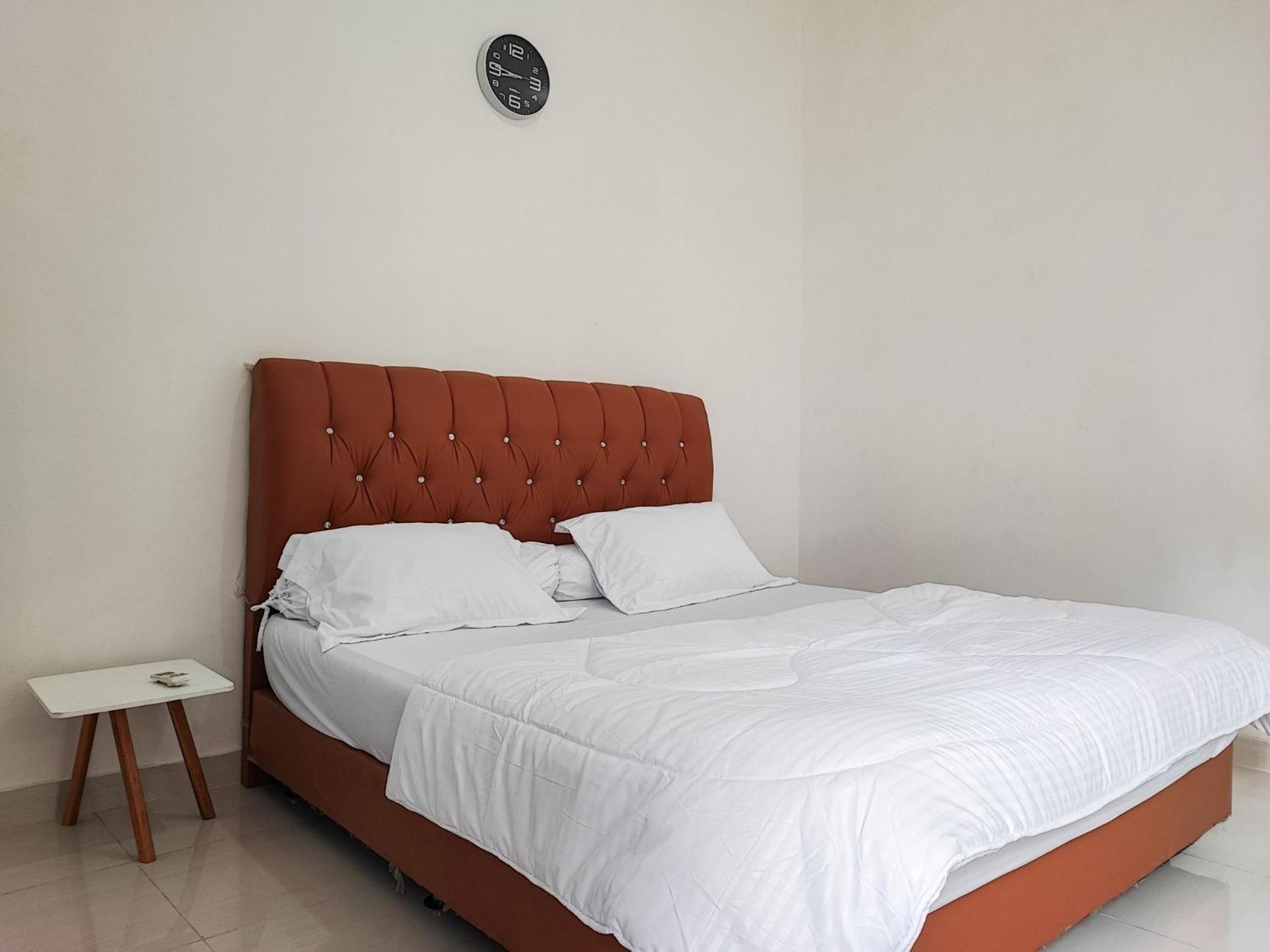 Standard King Room photo 1