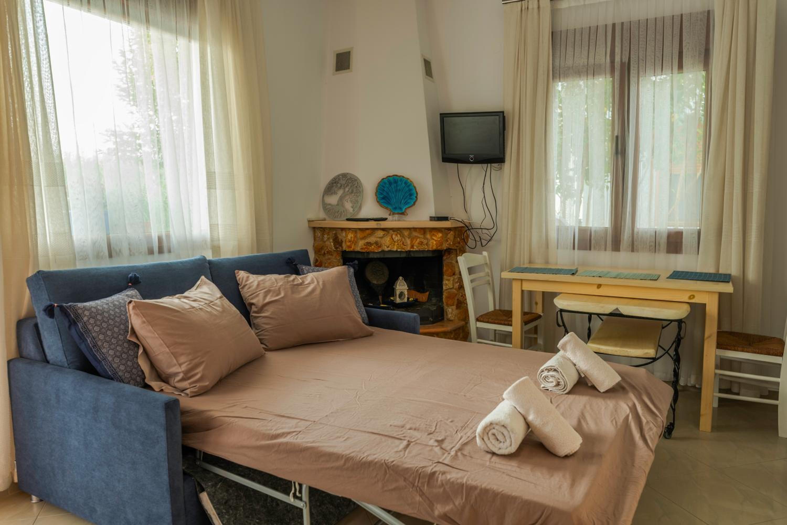 One-Bedroom House photo 1