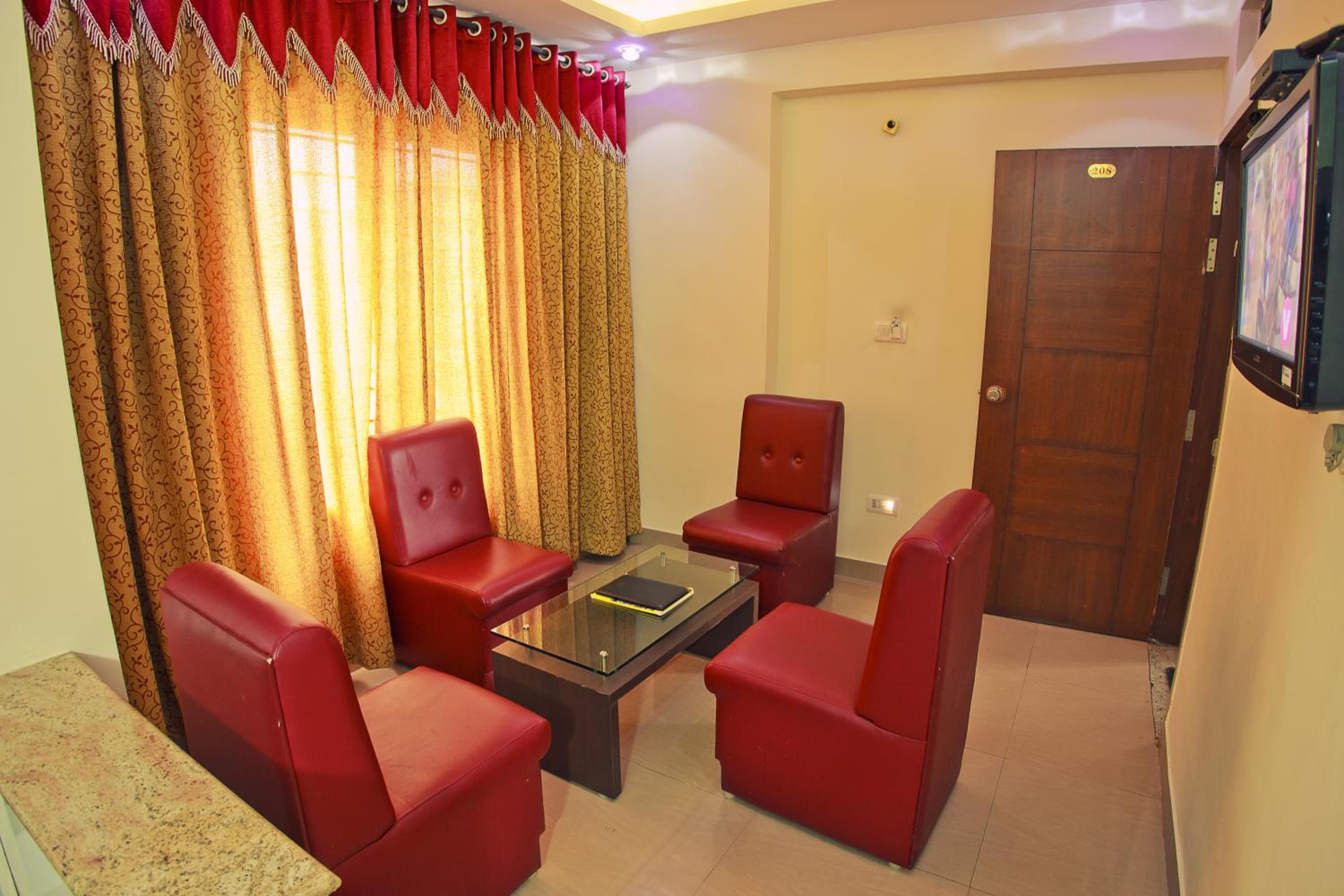 Signature Suite - Photo 7