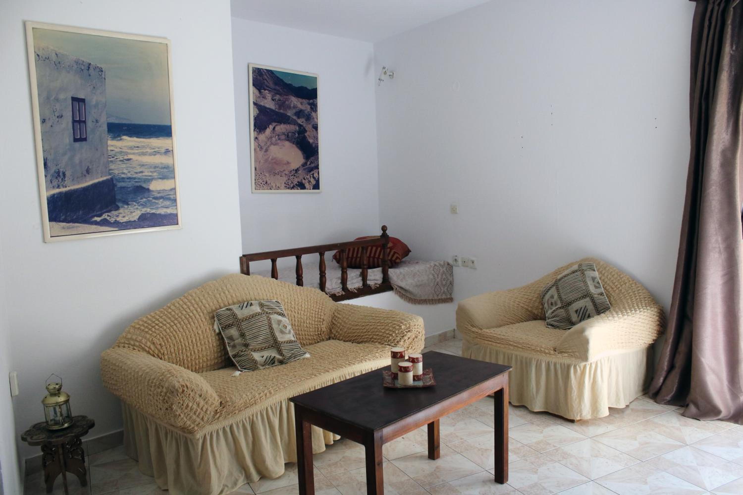 One-Bedroom Apartment photo 1