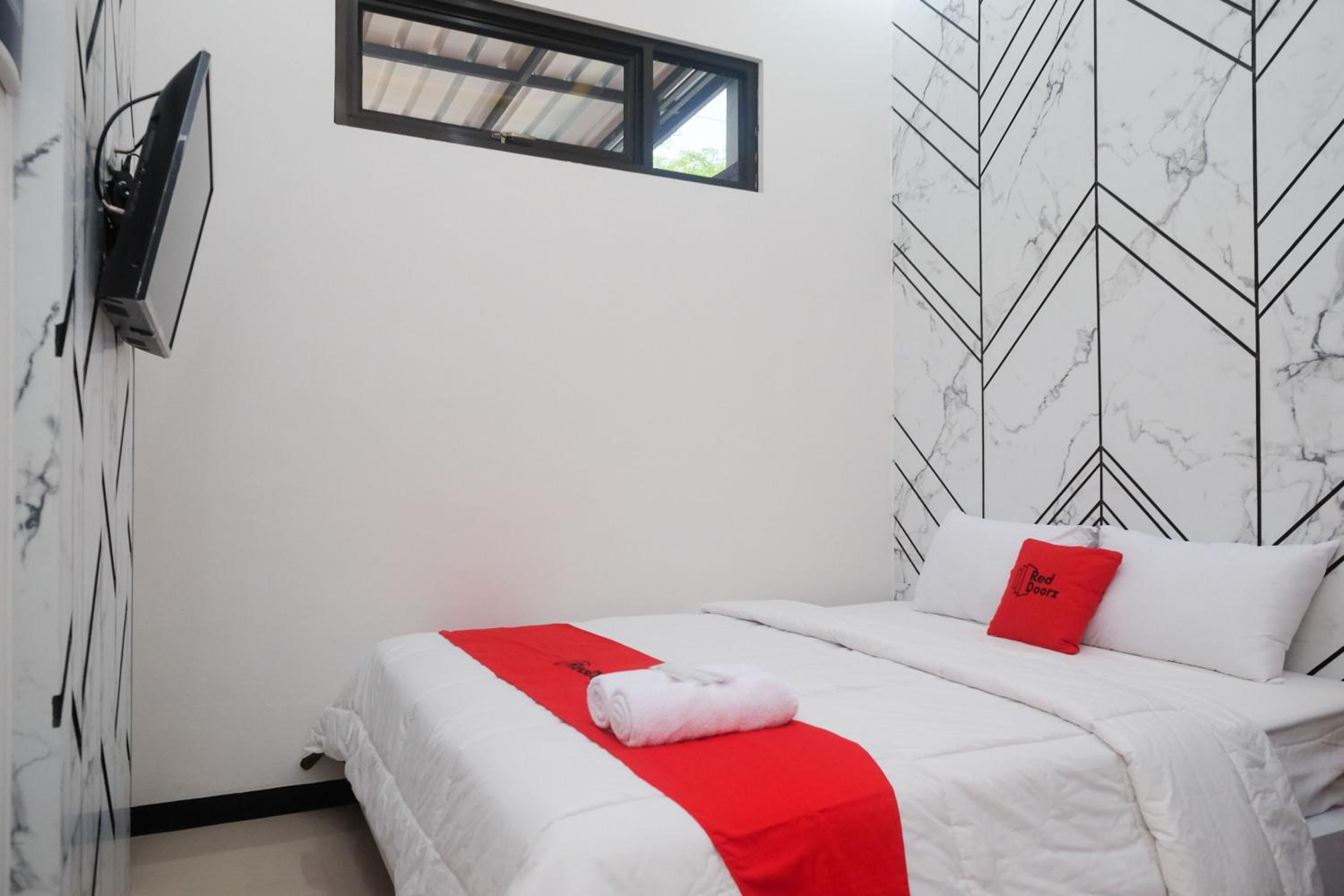 Standard Queen Room