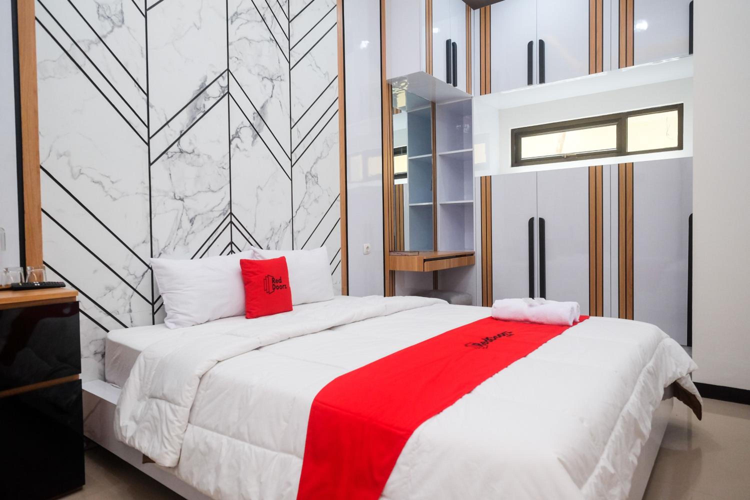 Deluxe Queen Room