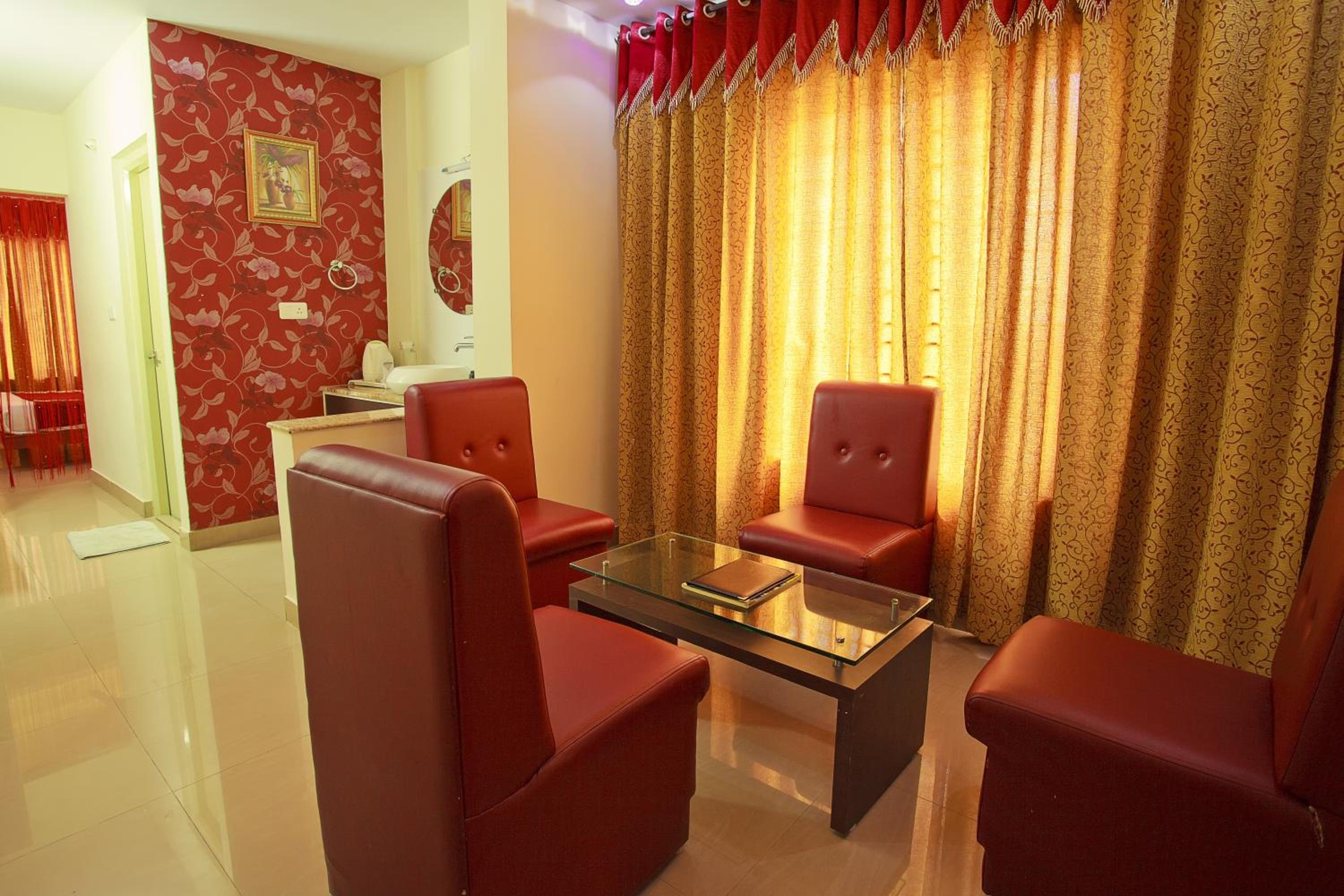 Signature Suite - Photo 26