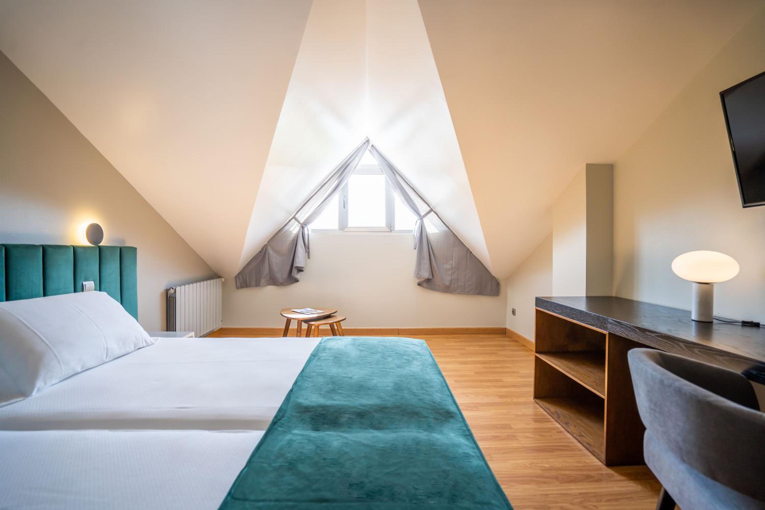 Standard Double or Twin Room - Photo 6