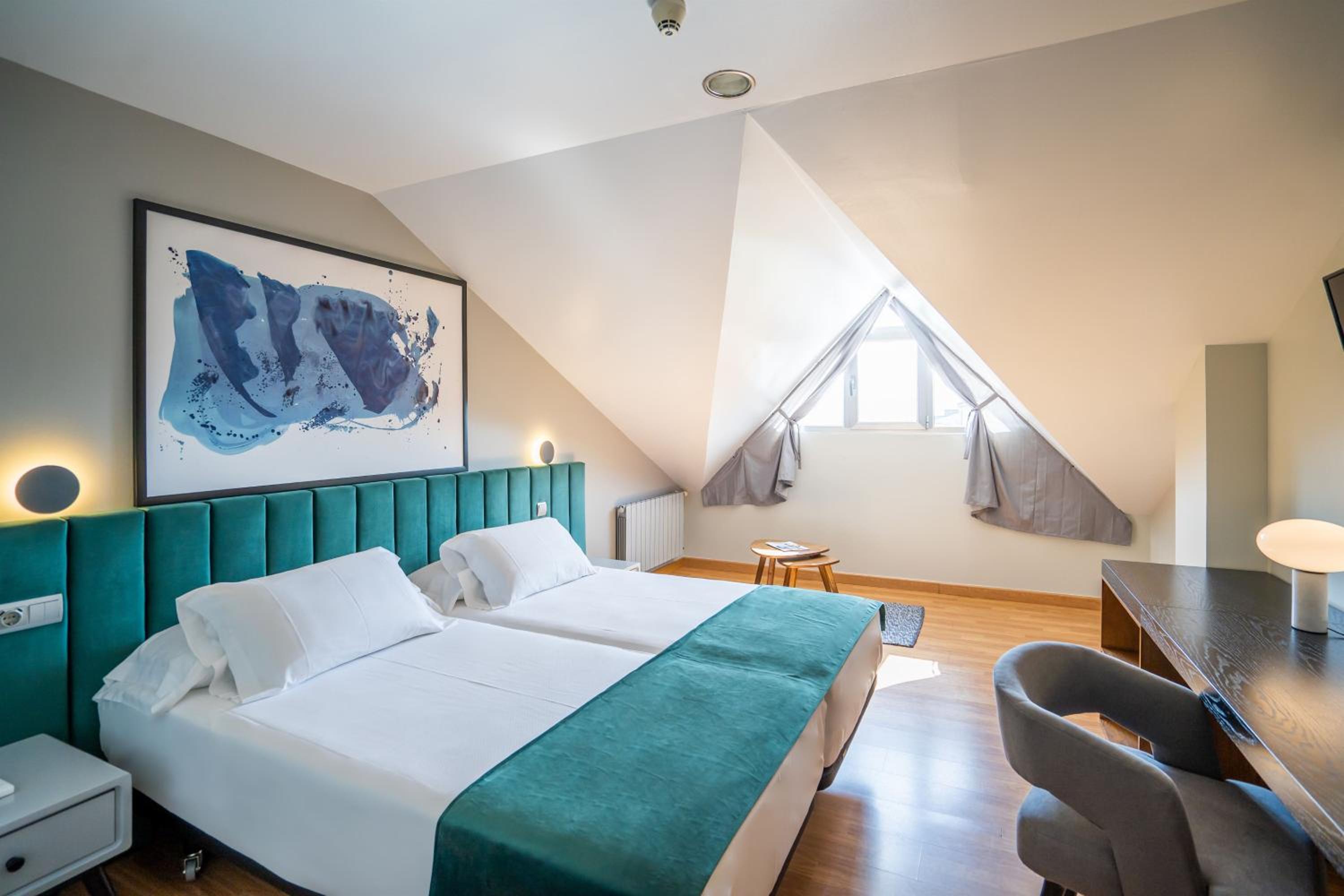 Standard Double or Twin Room - Photo 2