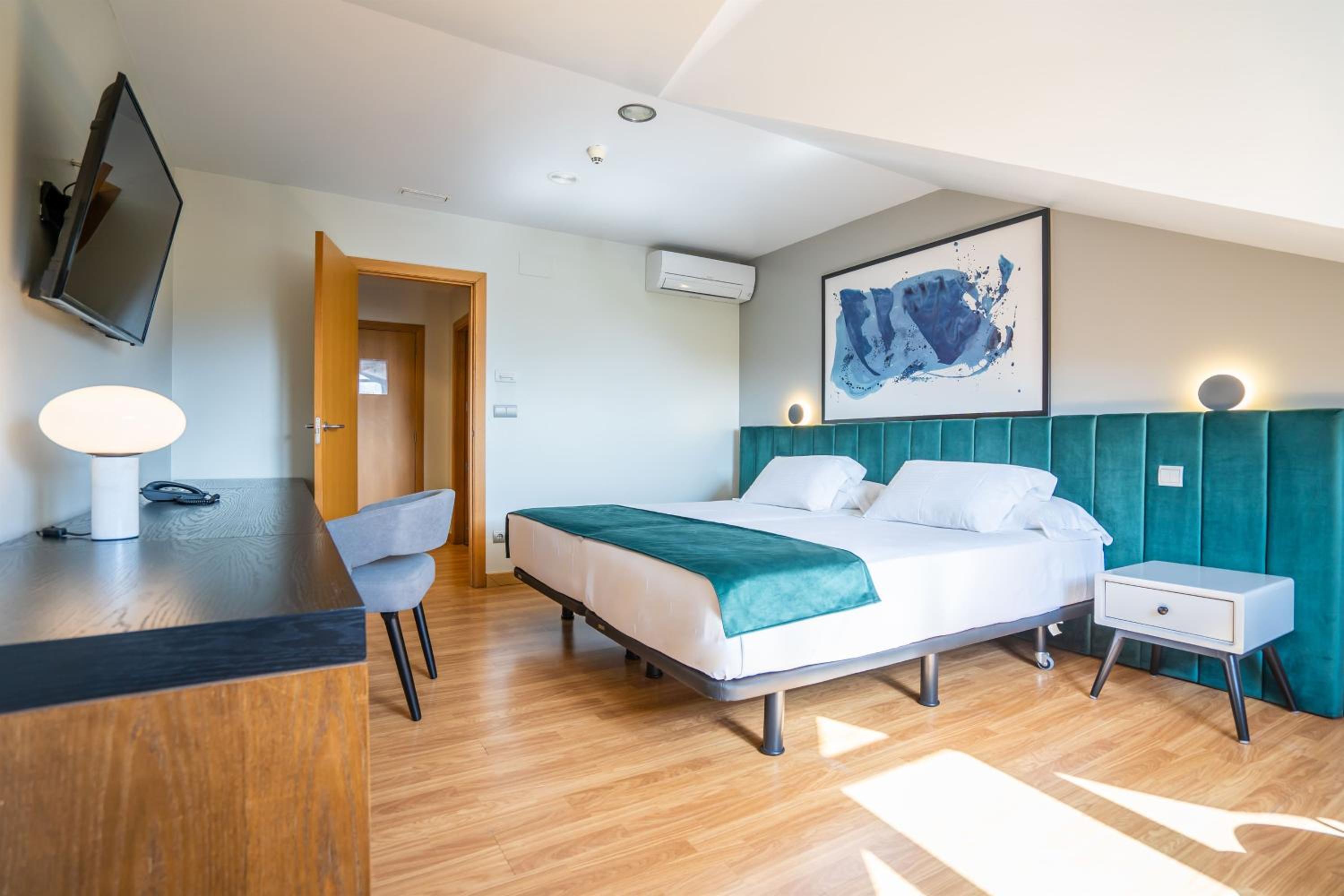 Standard Double or Twin Room - Photo 3