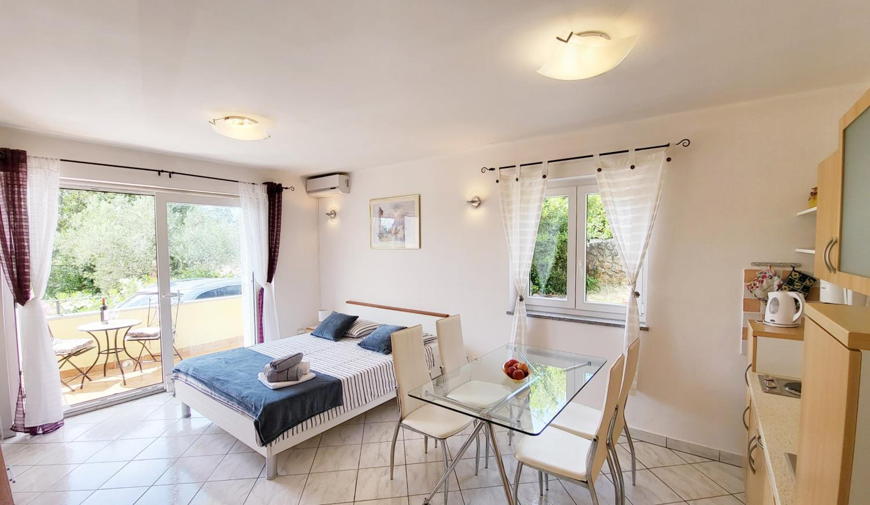 Studio Apartment