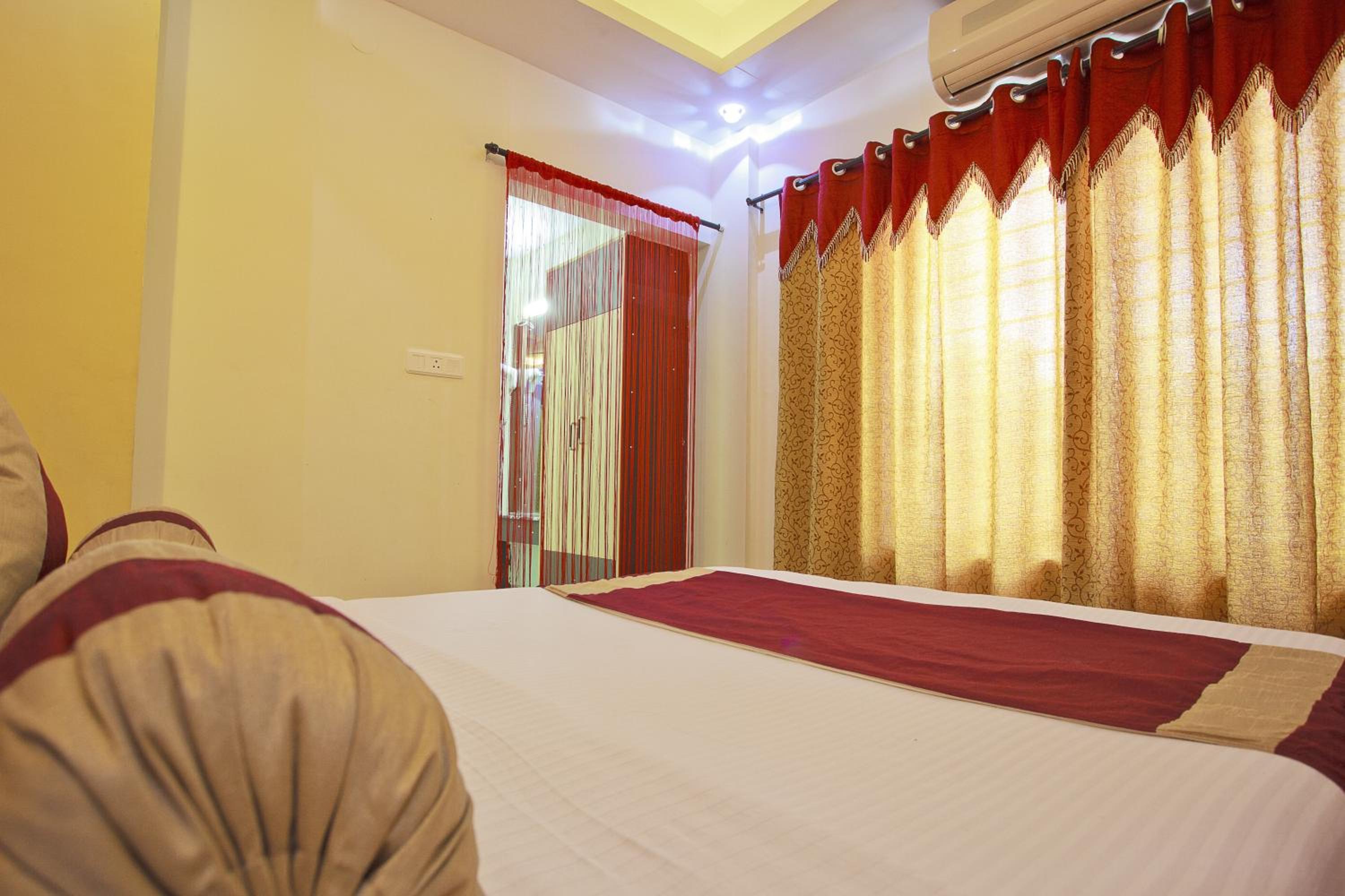 Signature Suite - Photo 24
