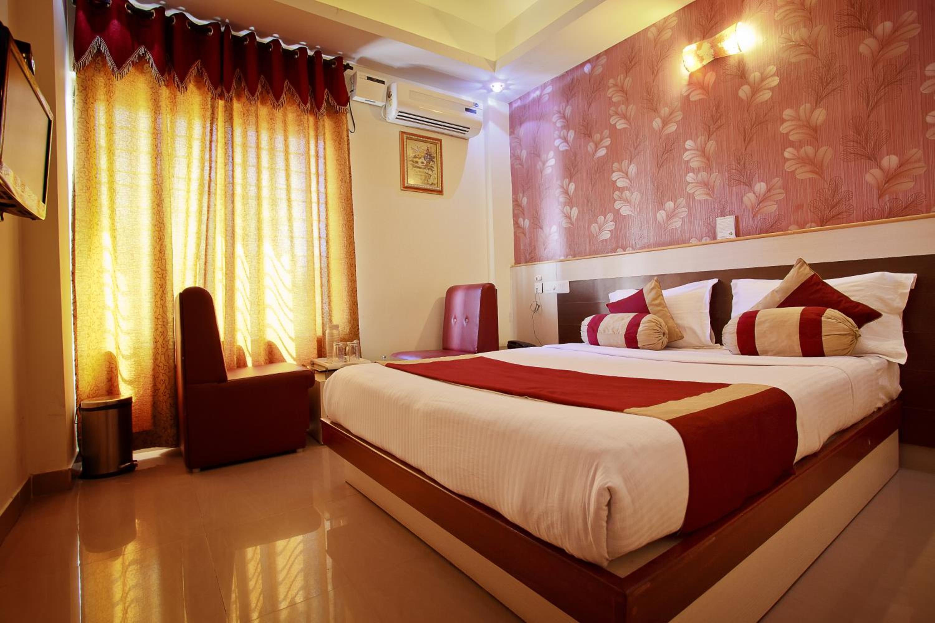 Signature Suite - Photo 1