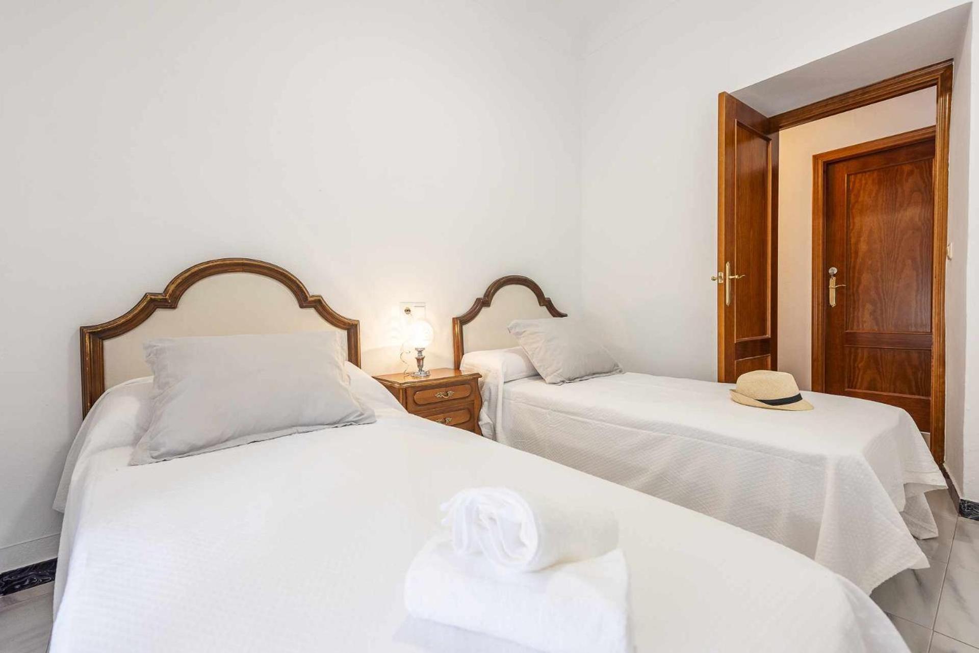 Quadruple Room with Bath photo 3