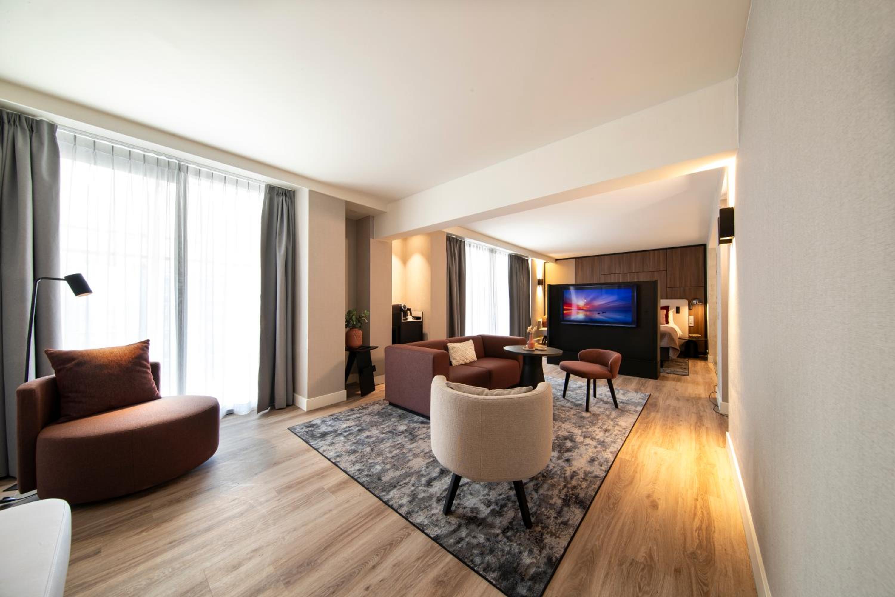 Suite - Photo 2
