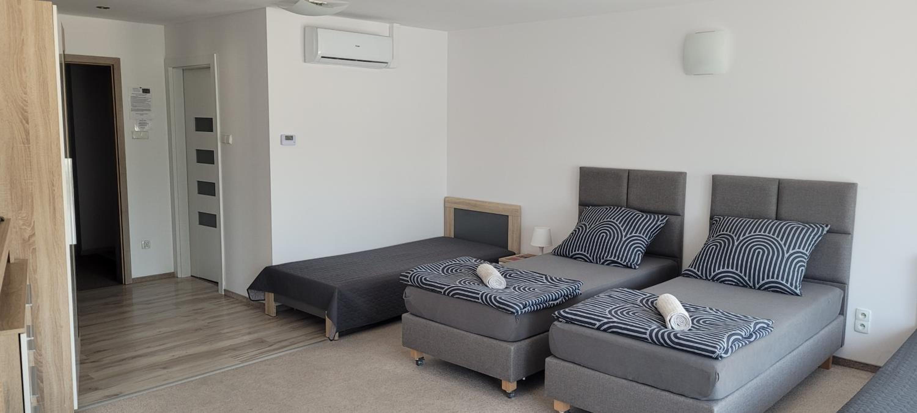 Quadruple Room with Private Bathroom - Photo 1