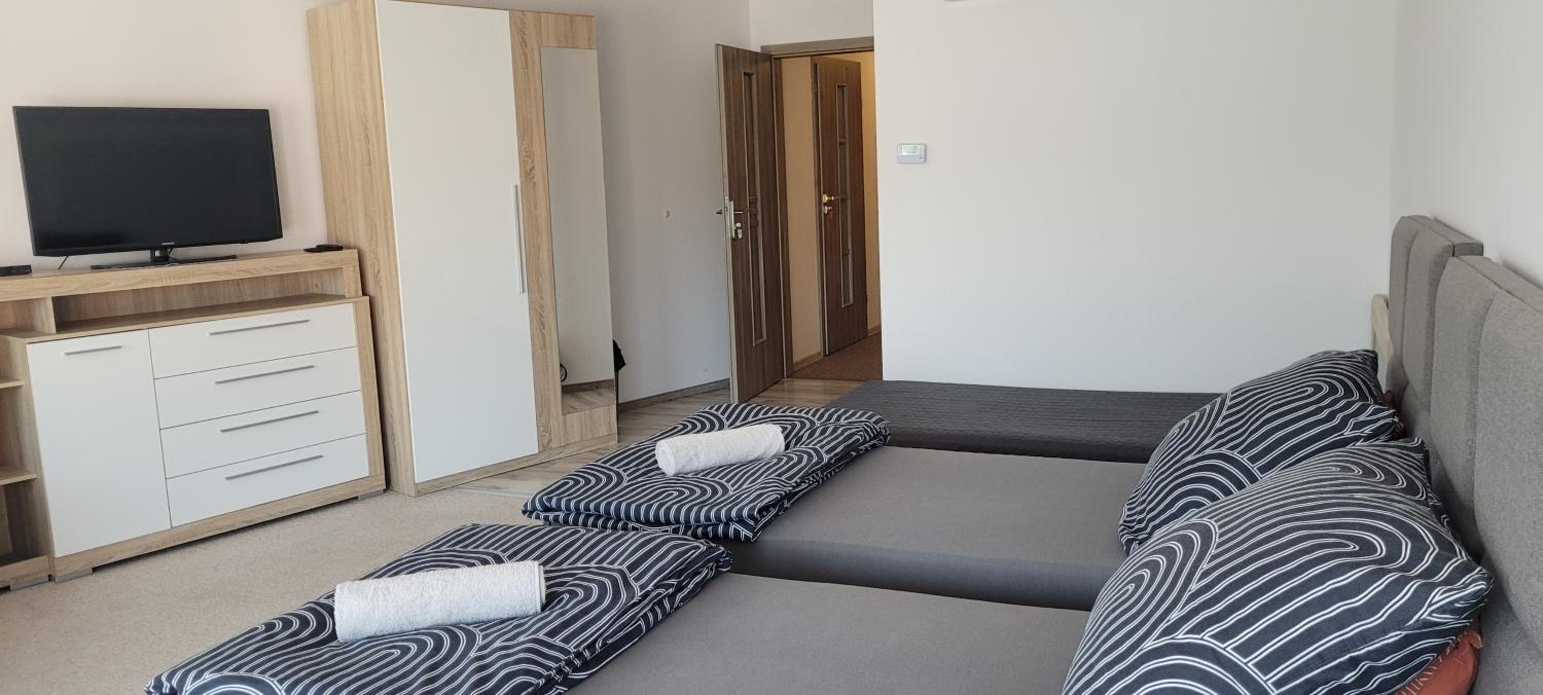 Quadruple Room with Private Bathroom - Photo 2