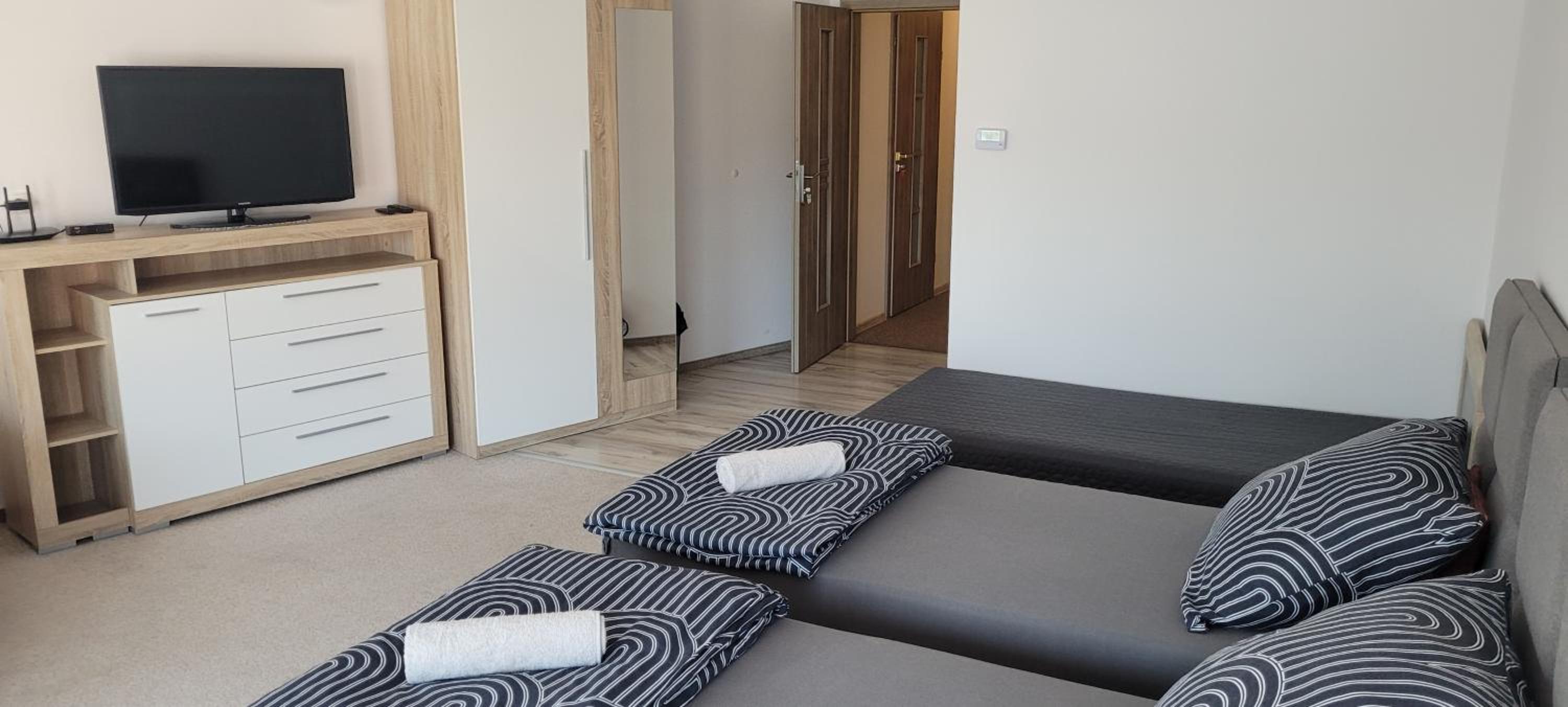 Quadruple Room with Private Bathroom - Photo 8