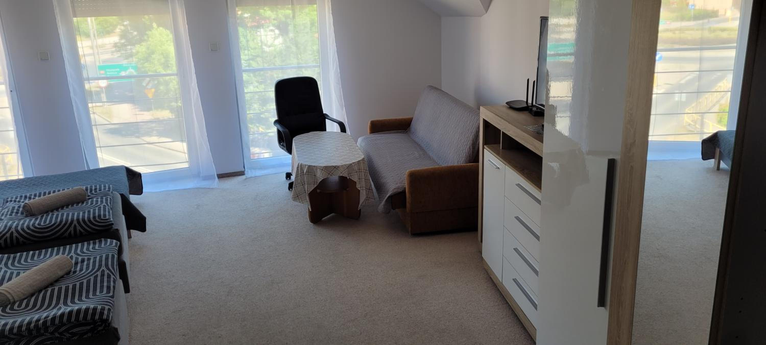 Quadruple Room with Private Bathroom - Photo 7