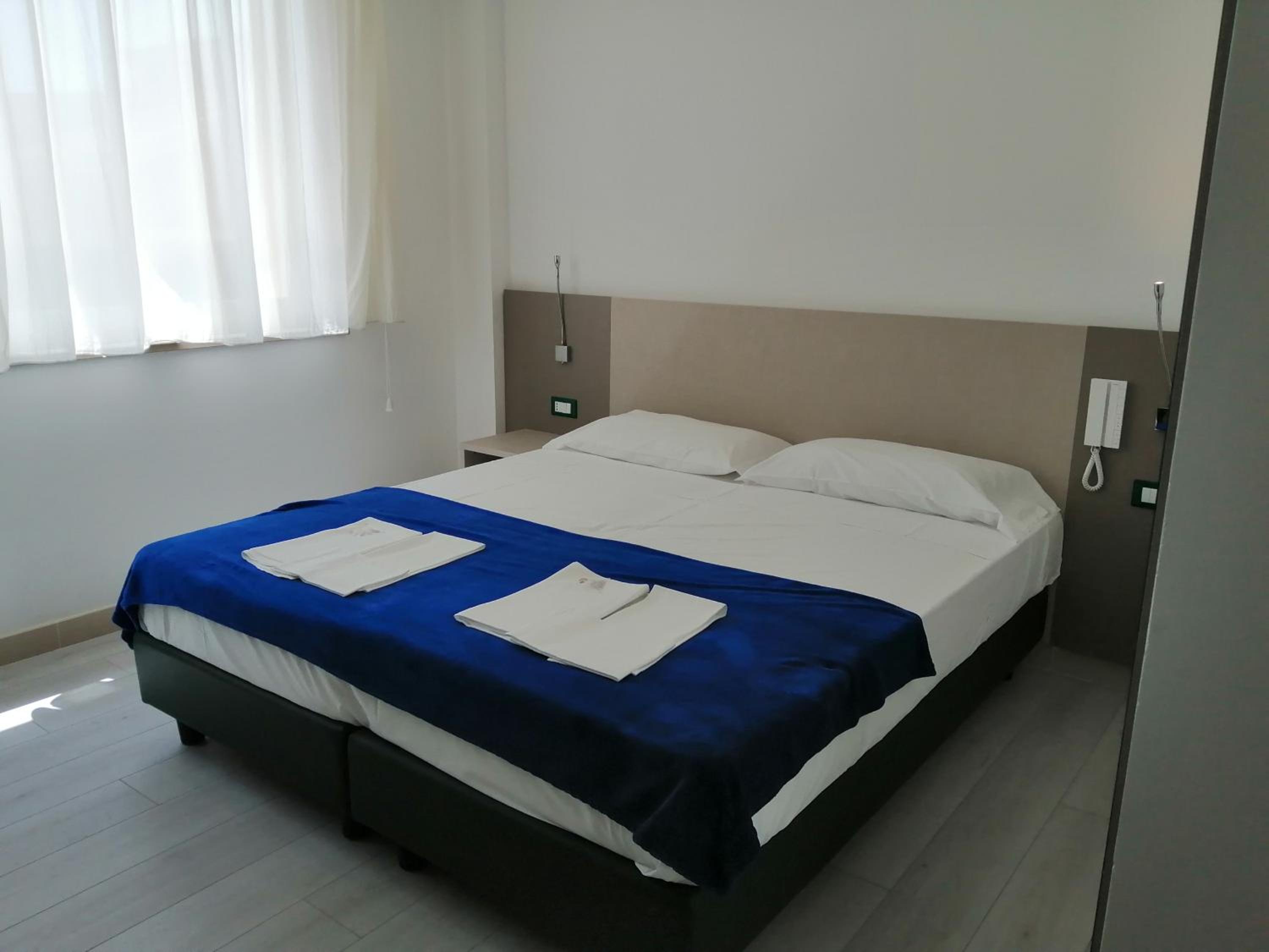 Large Double Room photo 3