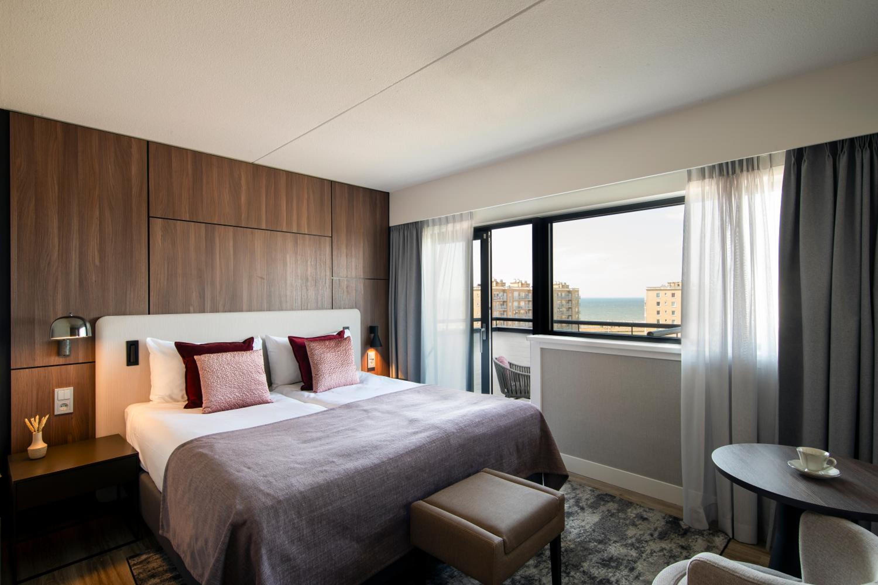 Deluxe Double Room with Sea View - Photo 4
