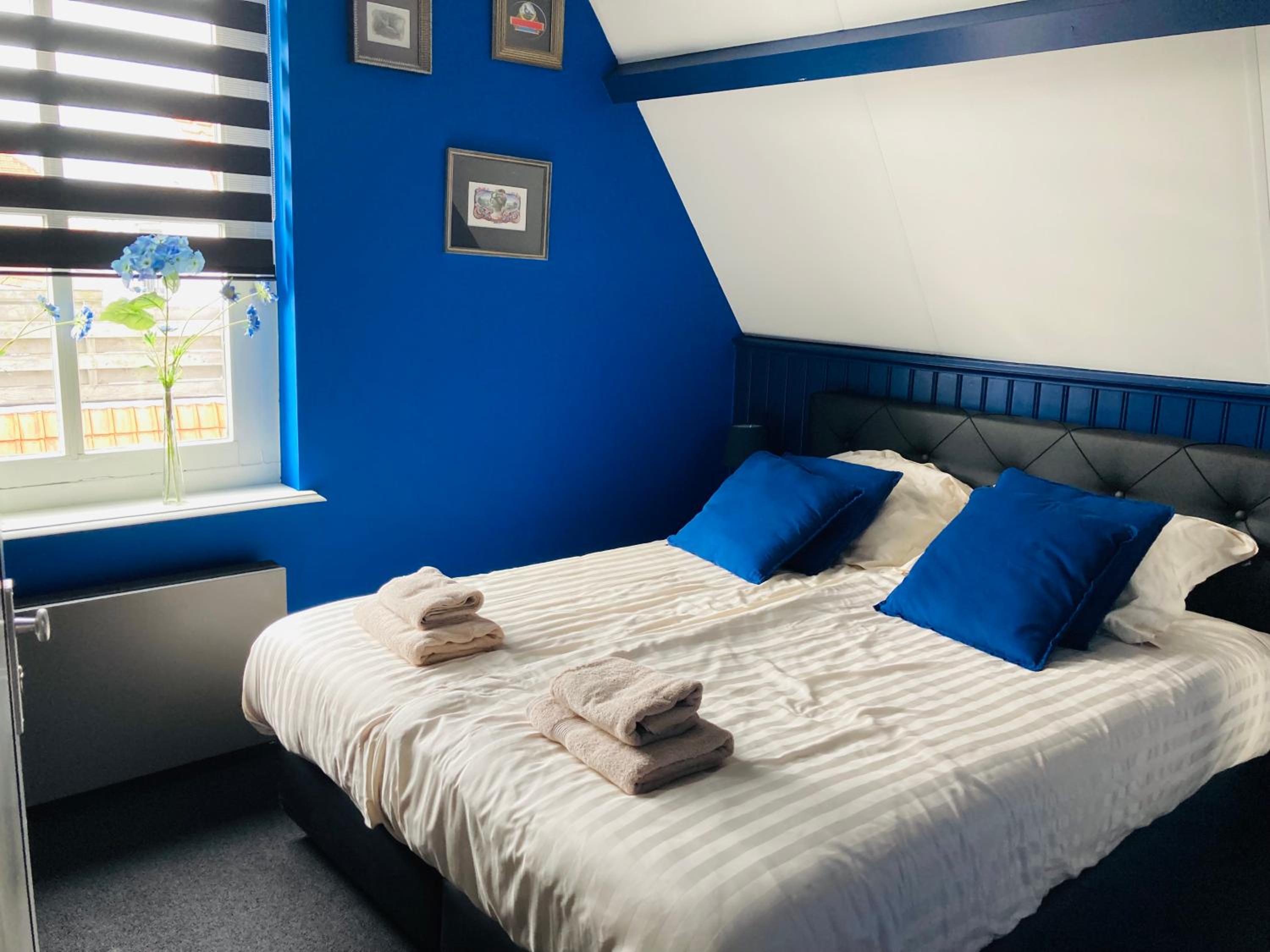 Small Twin Room photo 1