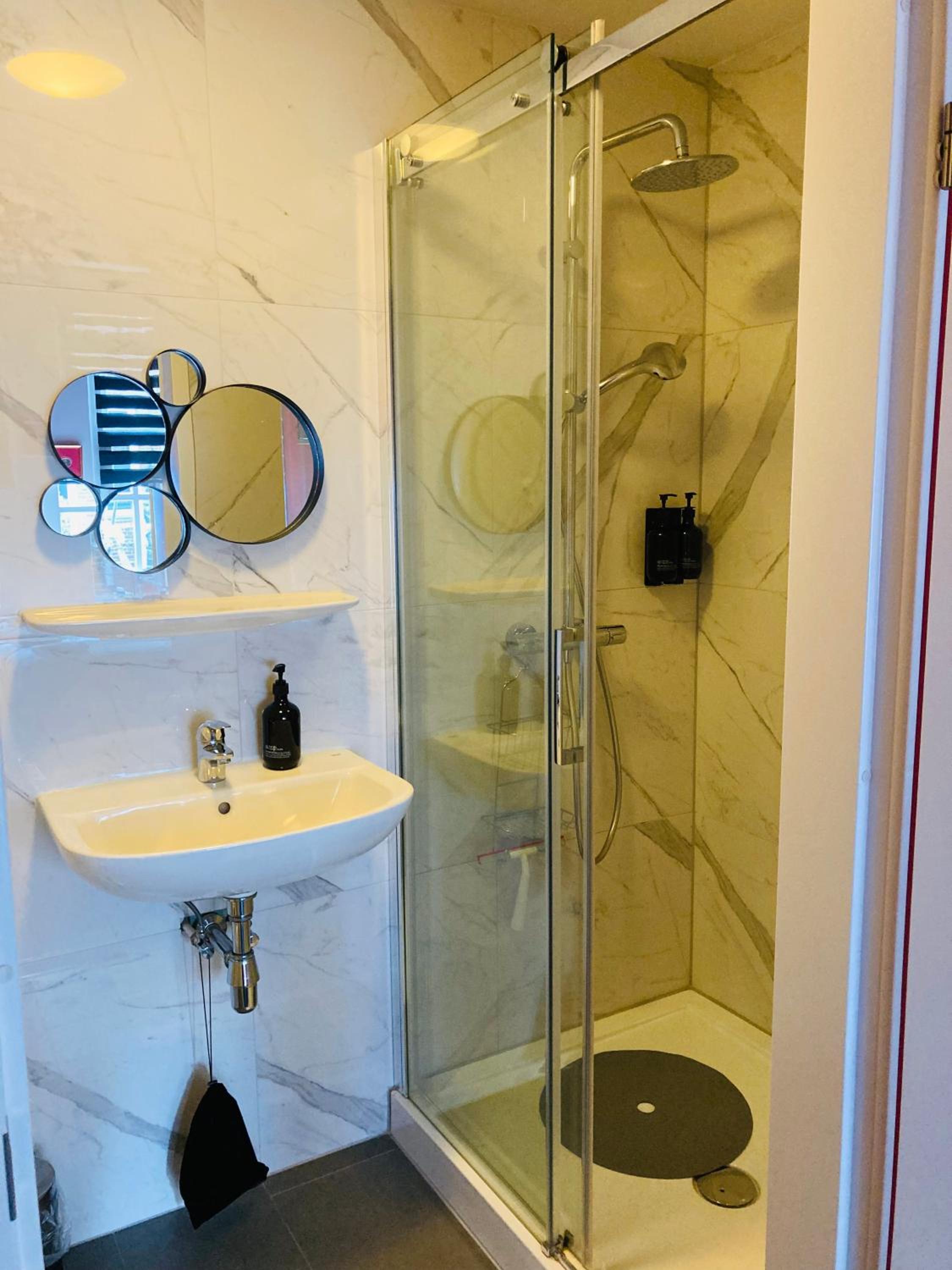 Small Twin Room photo 2