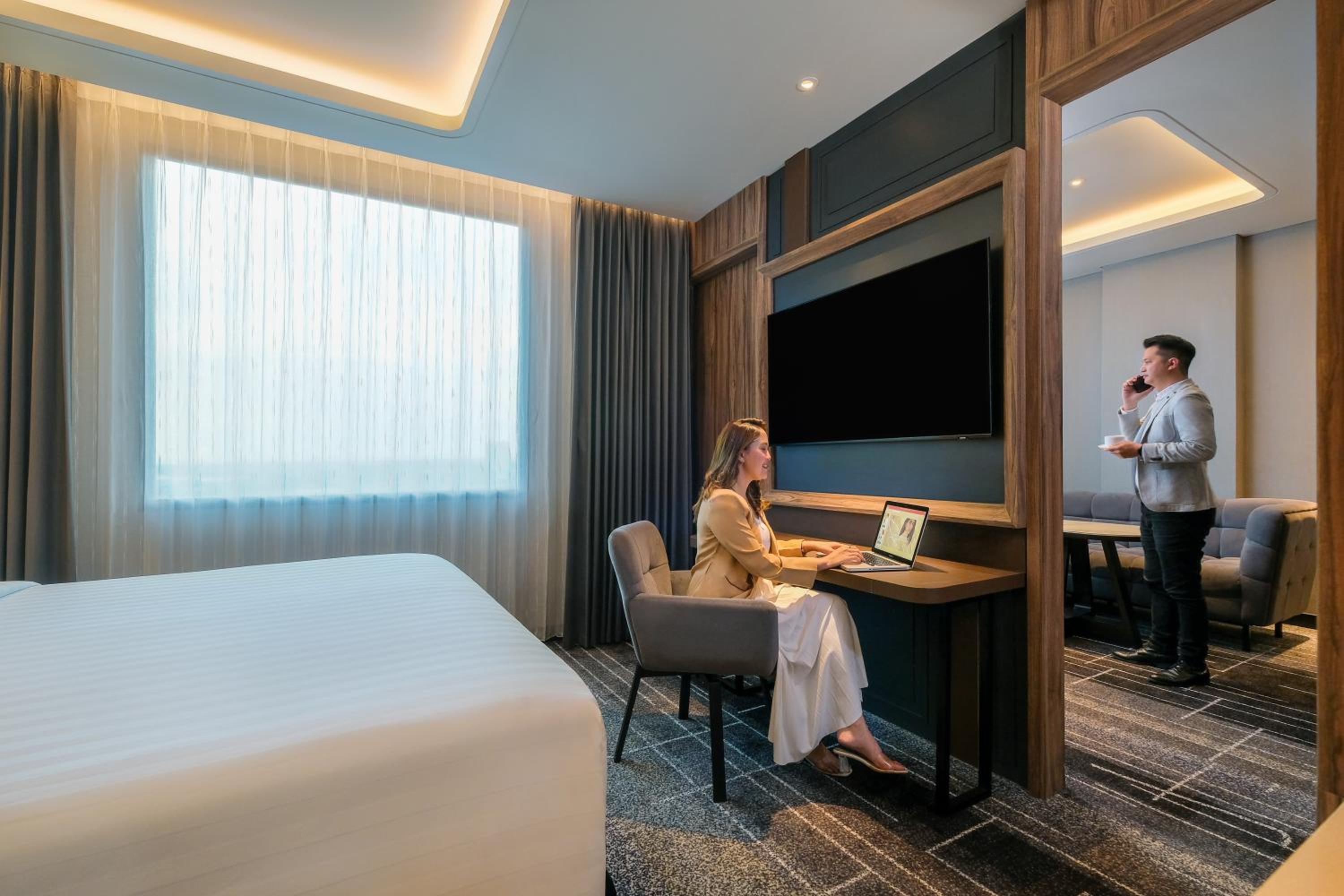 Executive Suite with Double Bed - Photo 2
