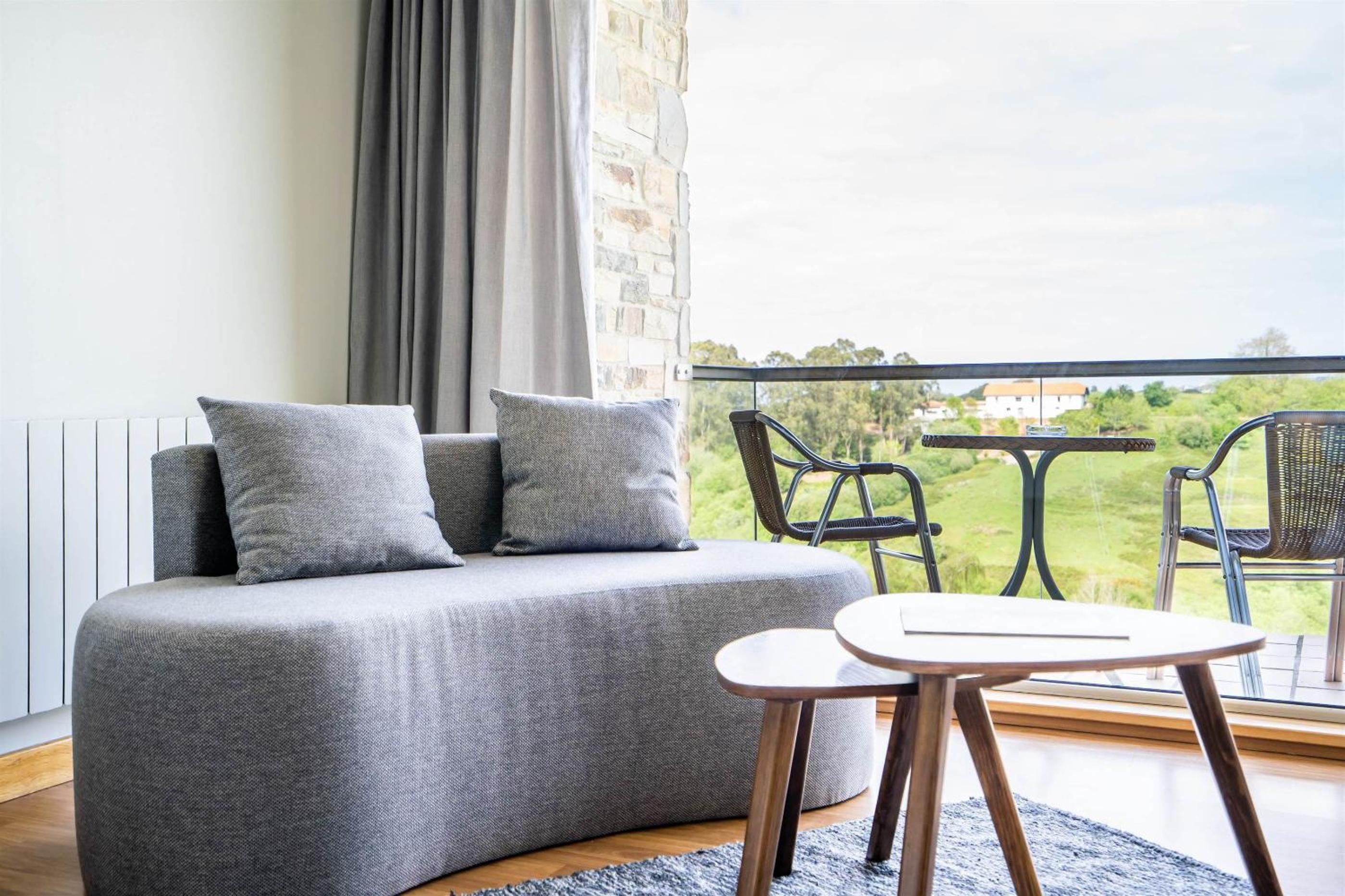 Standard Double or Twin Room with Sea View - Photo 16
