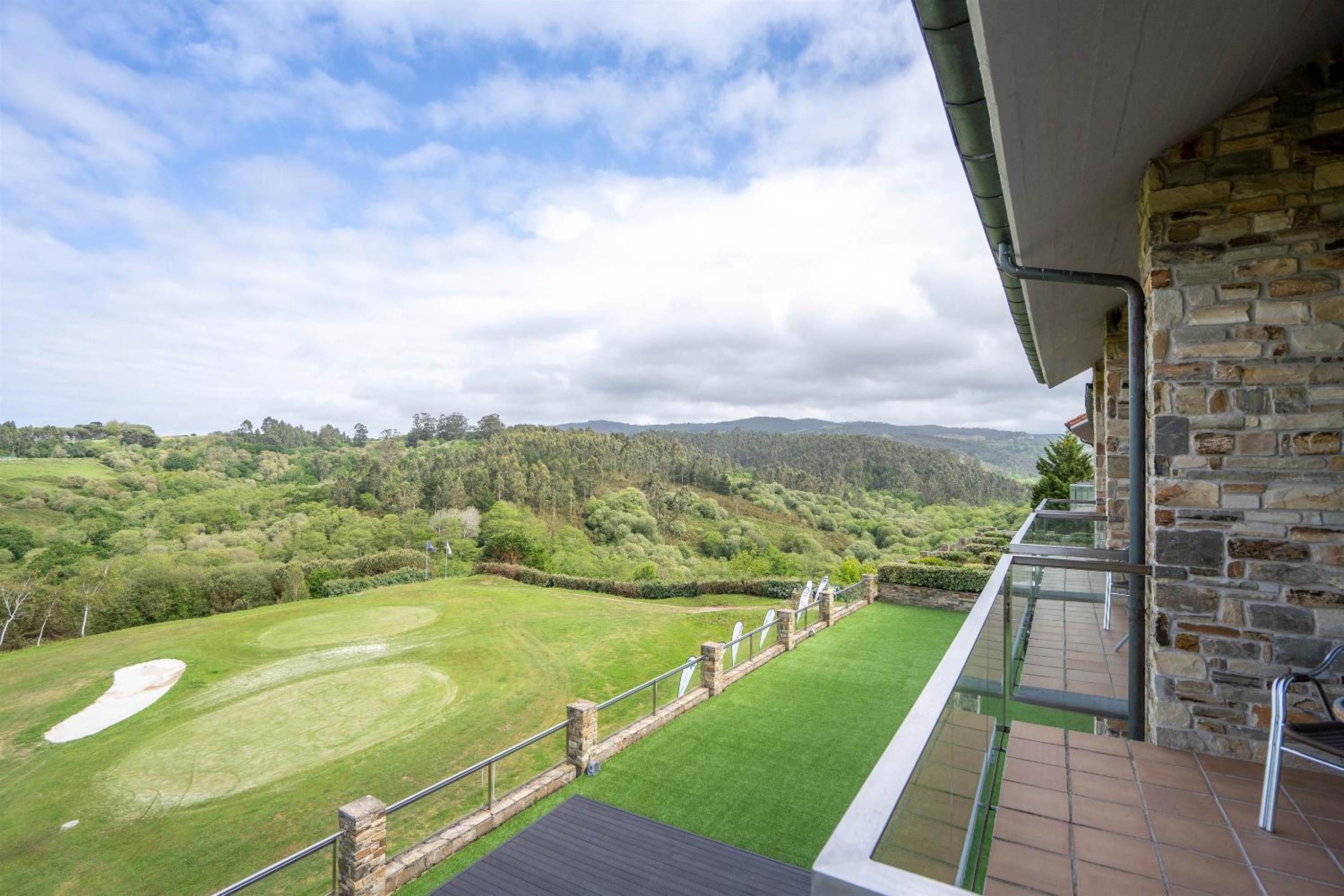 Standard Double or Twin Room with Sea View - Photo 14