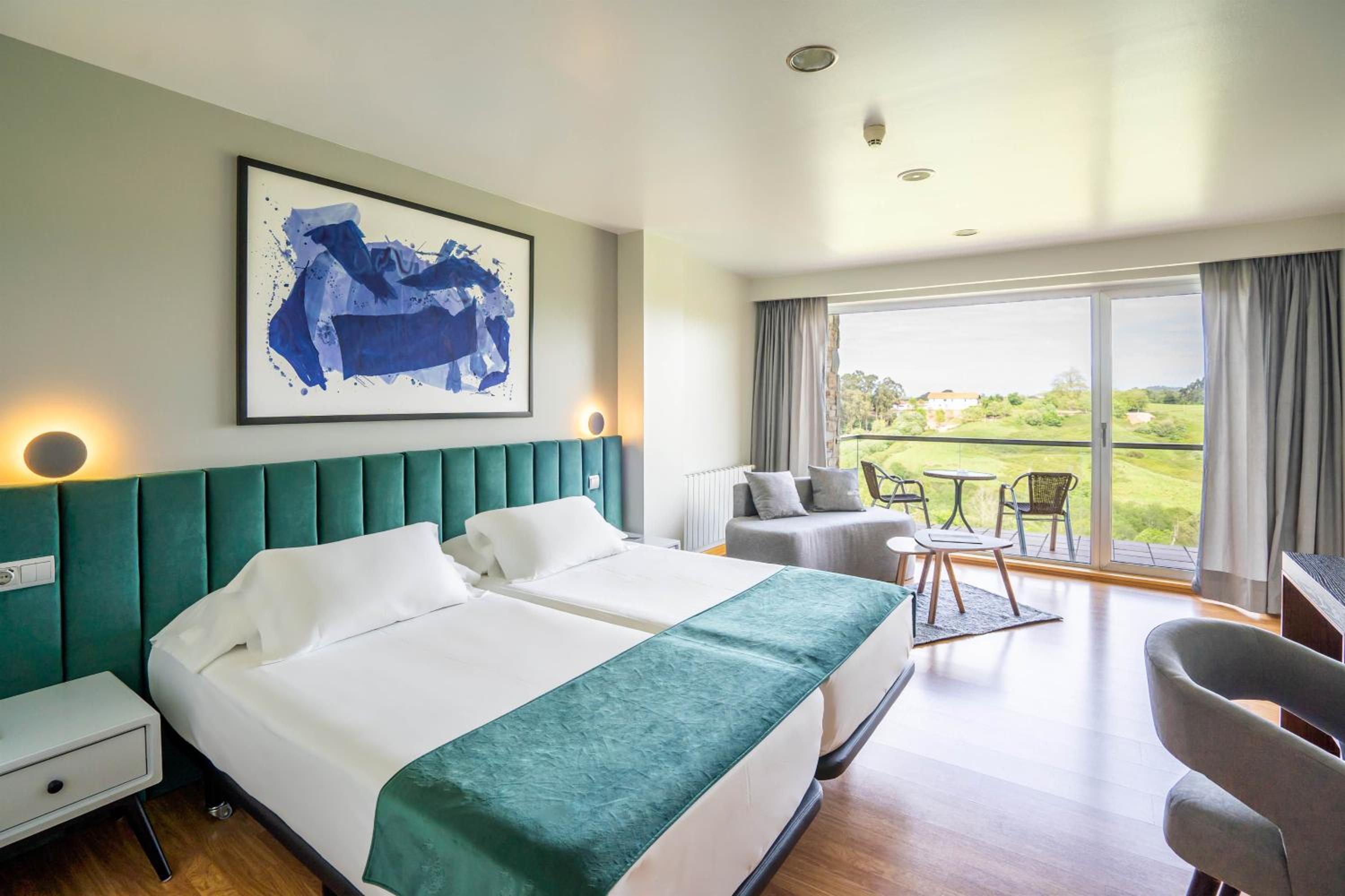 Standard Double or Twin Room with Sea View - Photo 13