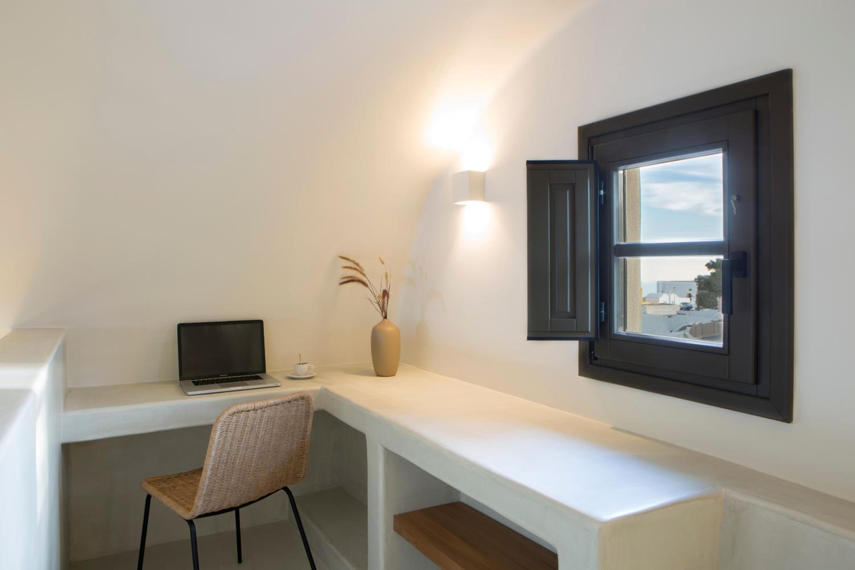 Executive 3 Bedroom Villa with Heated Pool and Sea View - Photo 21