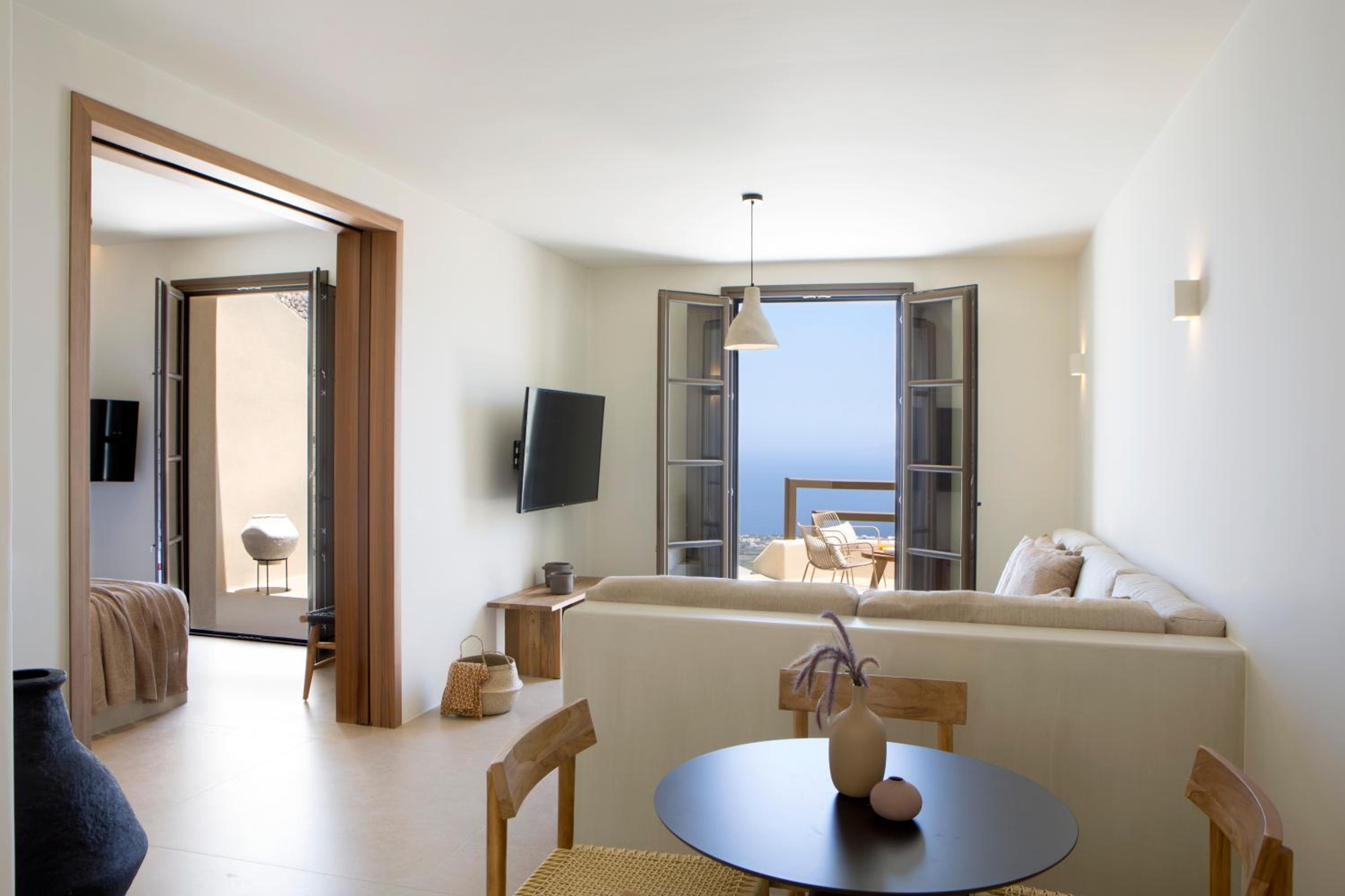 Executive 3 Bedroom Villa with Heated Pool and Sea View