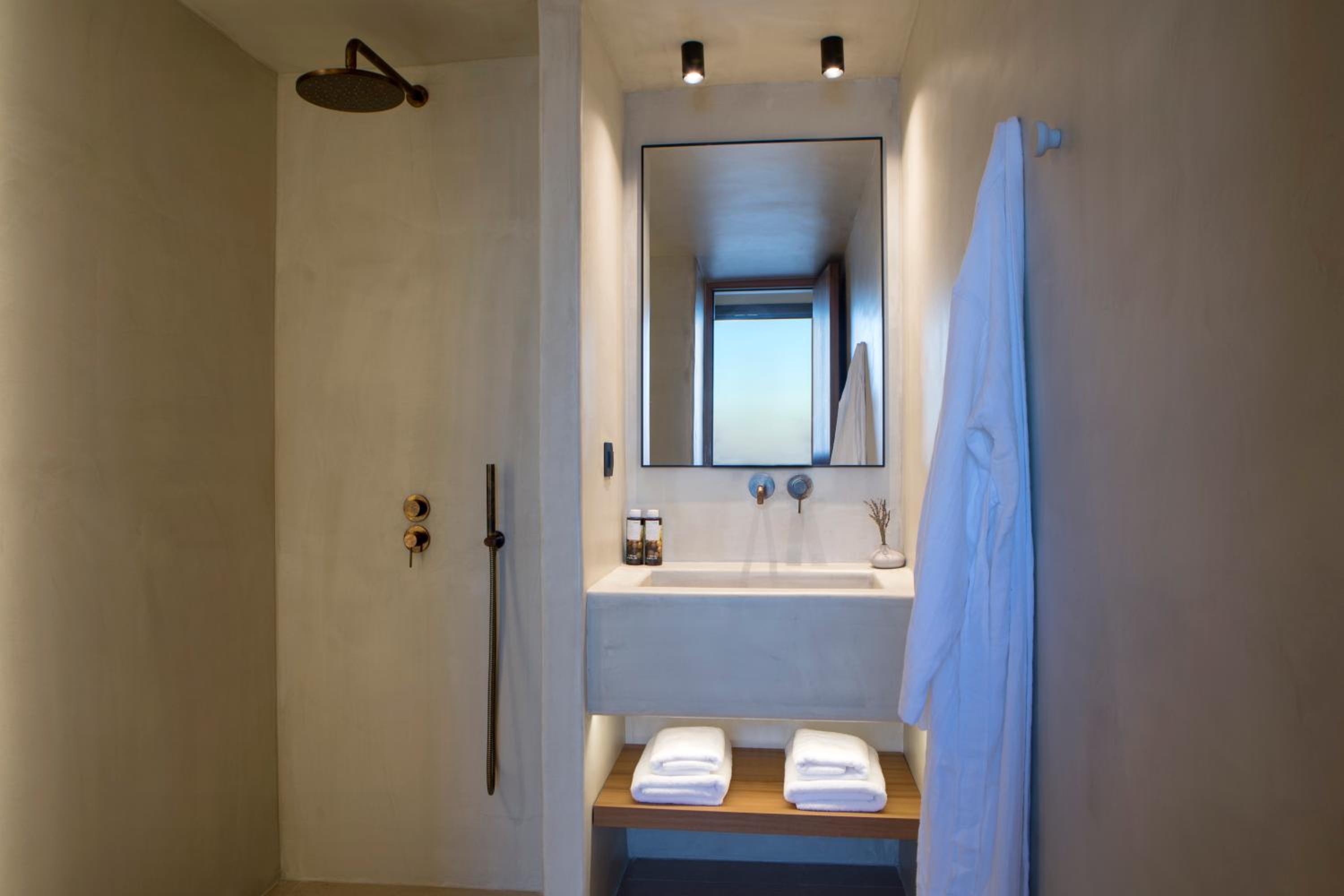 Executive 3 Bedroom Villa with Heated Pool and Sea View - Photo 33