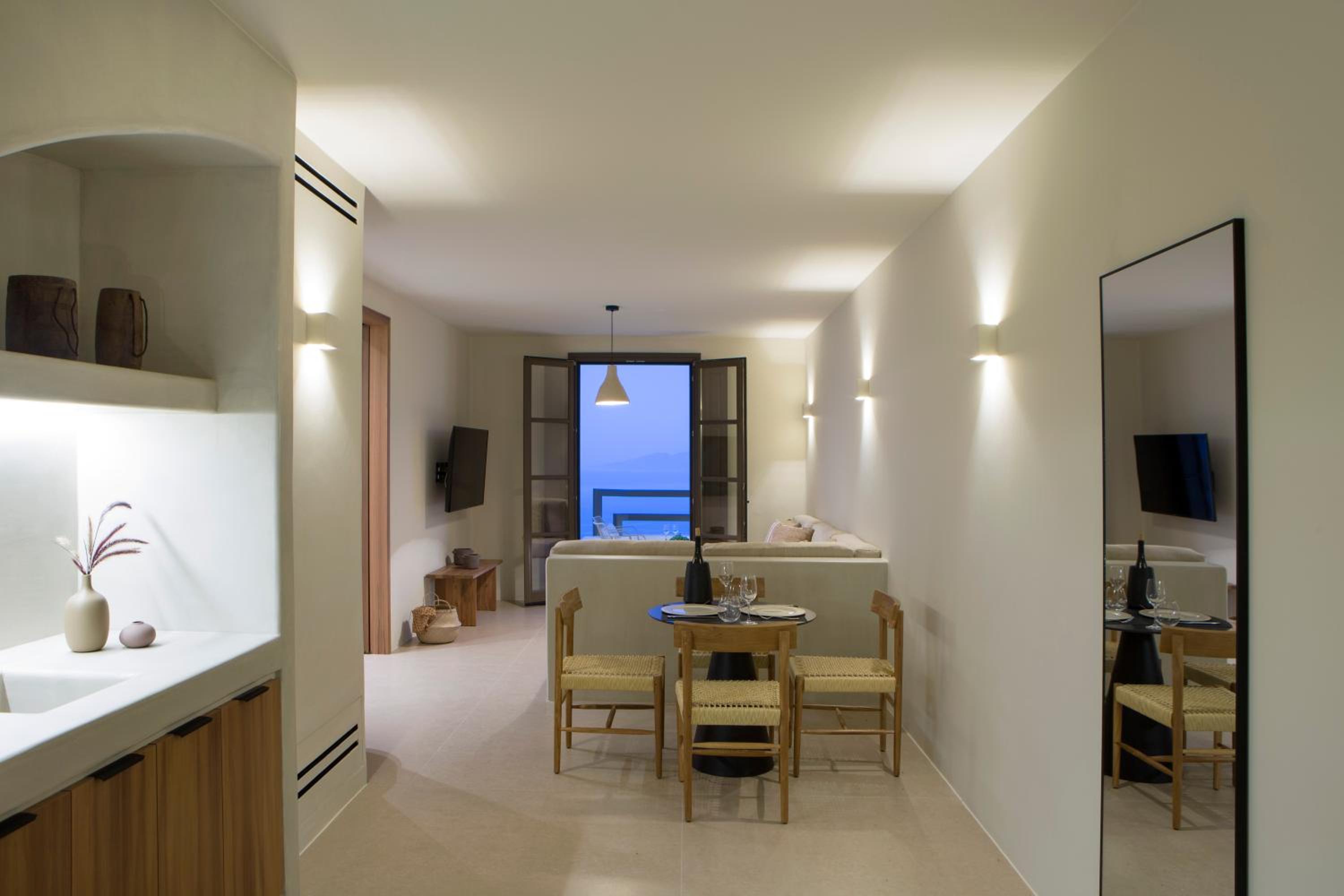 Executive 3 Bedroom Villa with Heated Pool and Sea View - Photo 25