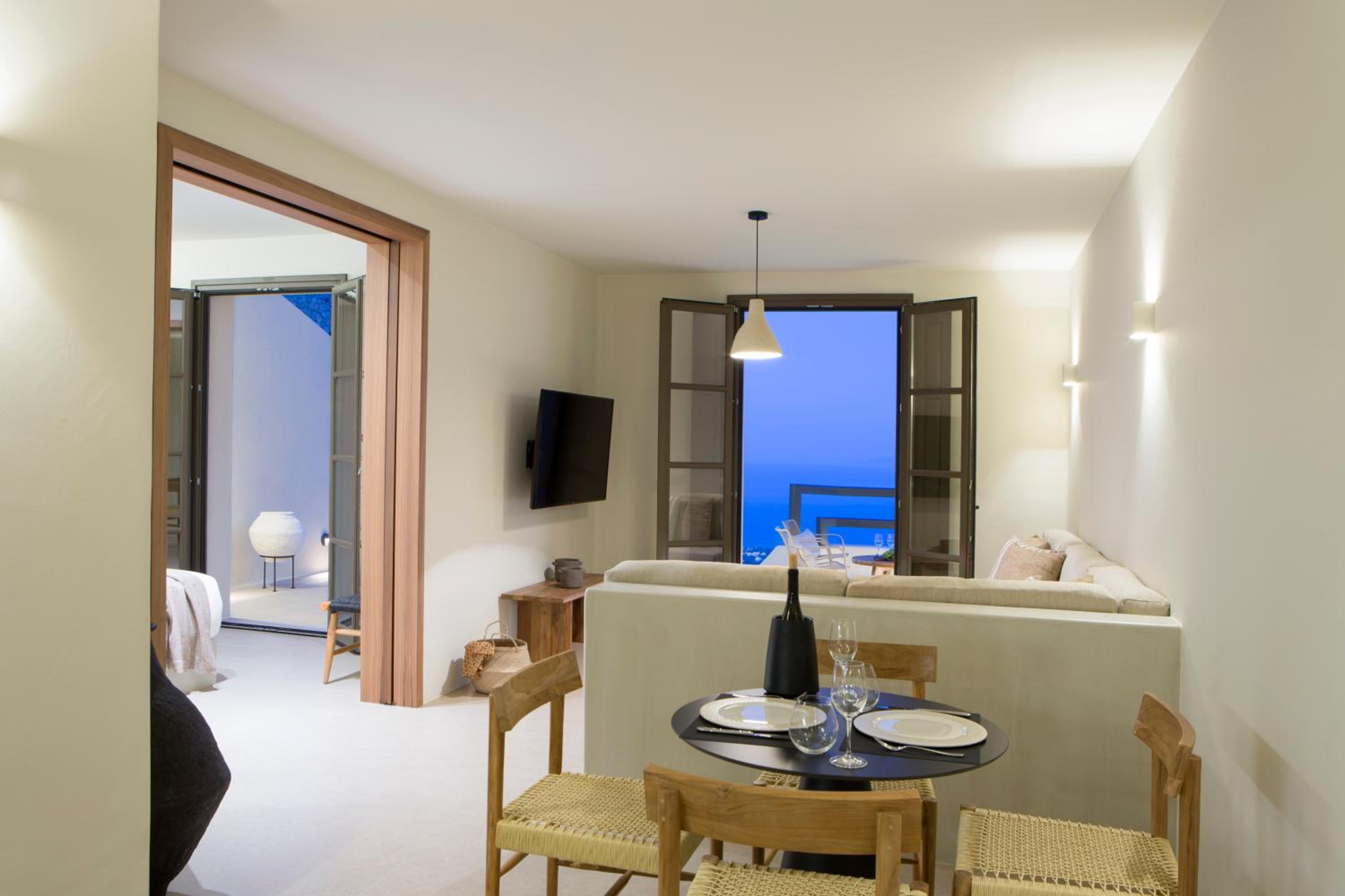 Executive 3 Bedroom Villa with Heated Pool and Sea View - Photo 16