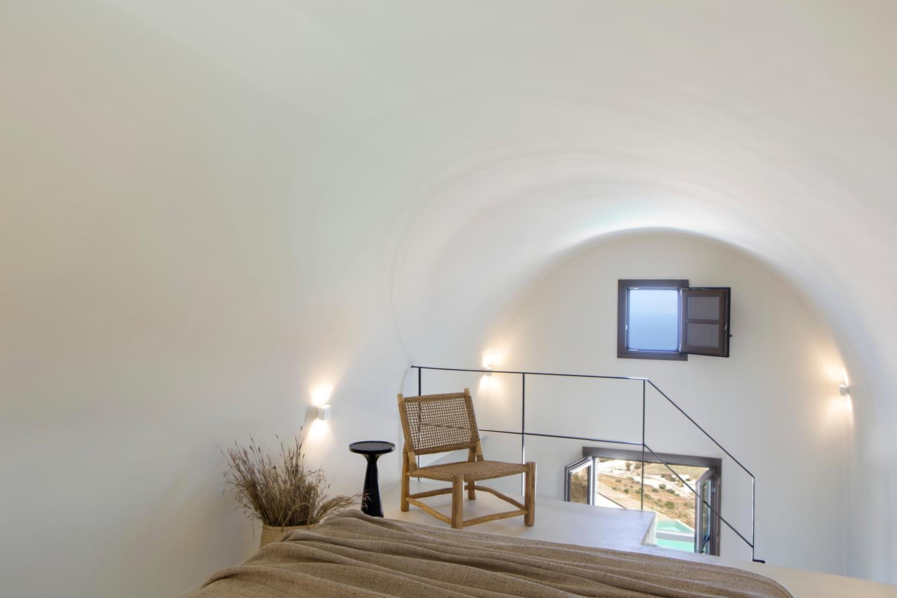 Executive 3 Bedroom Villa with Heated Pool and Sea View - Photo 24