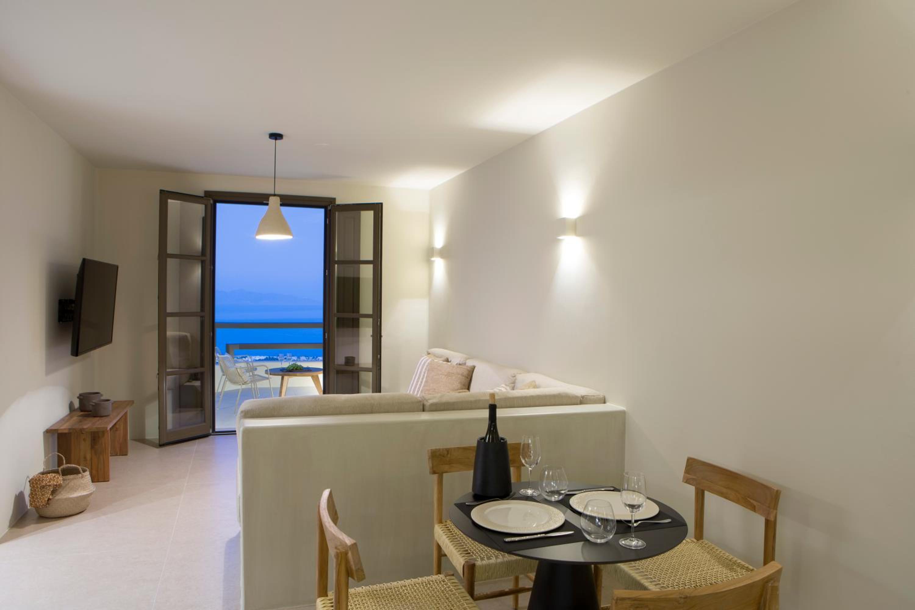 Executive 3 Bedroom Villa with Heated Pool and Sea View - Photo 31