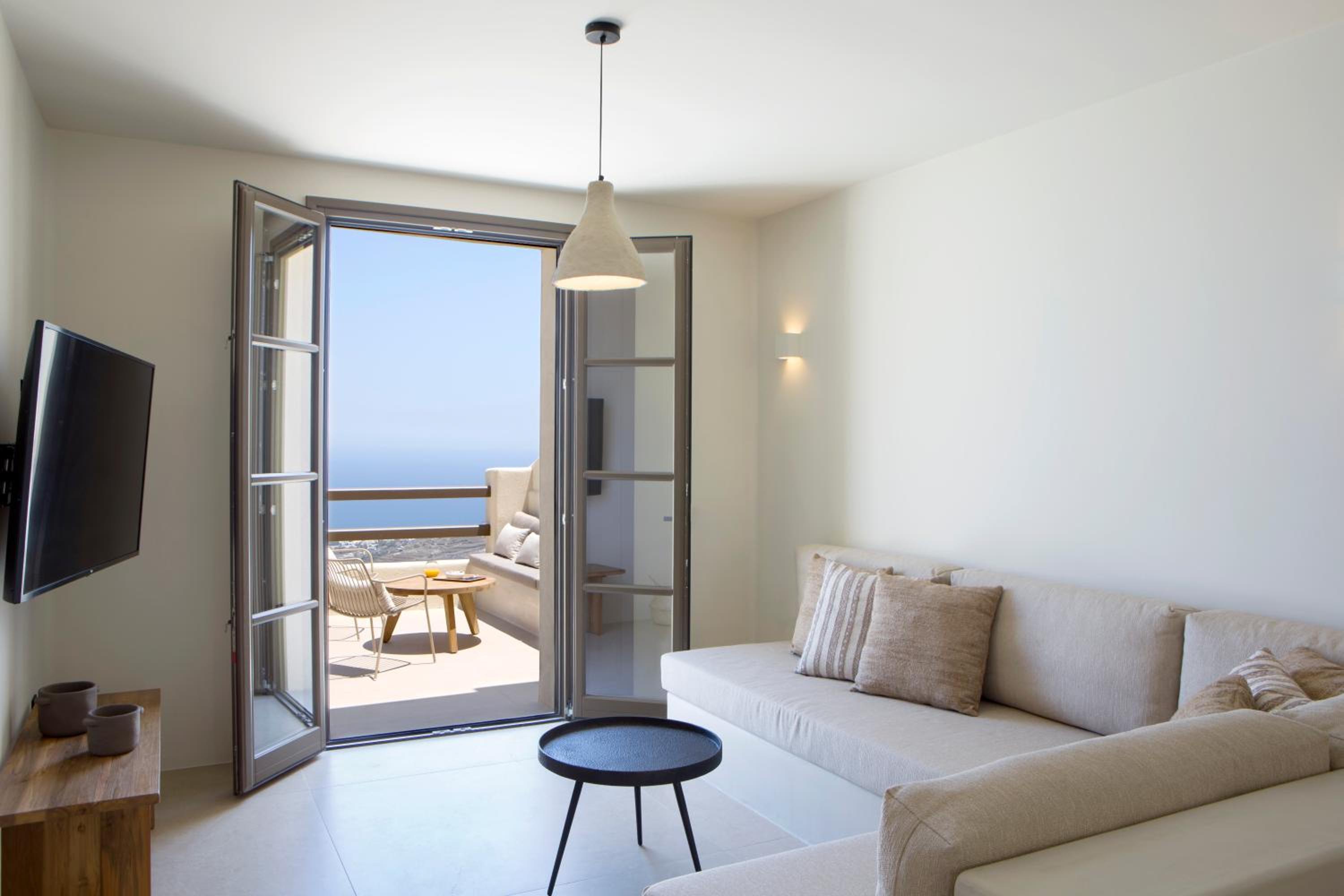 Executive 3 Bedroom Villa with Heated Pool and Sea View - Photo 12