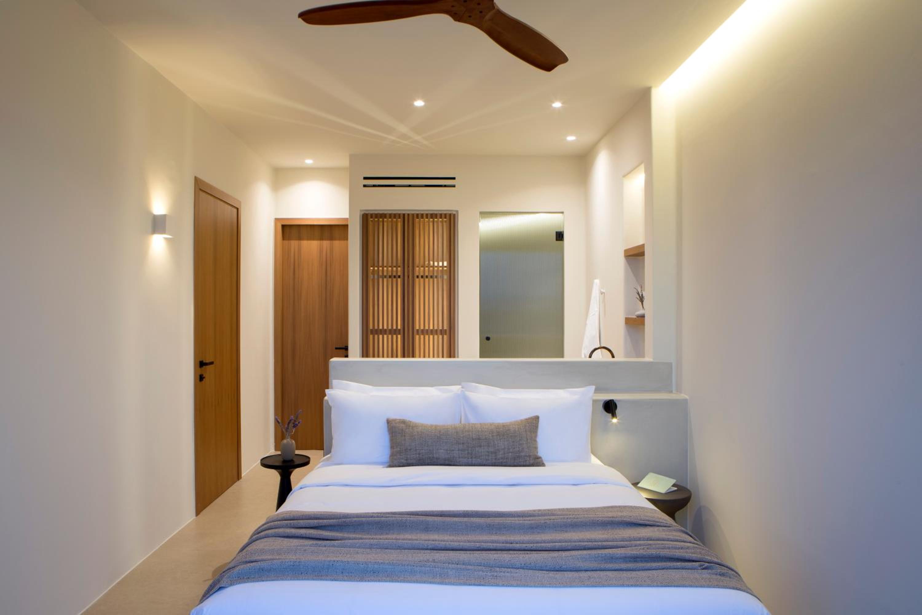 Executive 3 Bedroom Villa with Heated Pool and Sea View - Photo 8