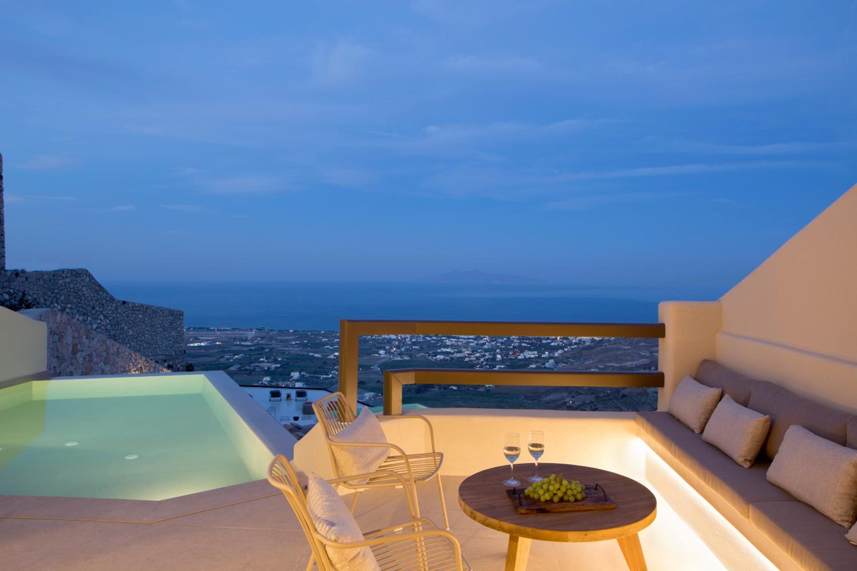 Executive 3 Bedroom Villa with Heated Pool and Sea View - Photo 5
