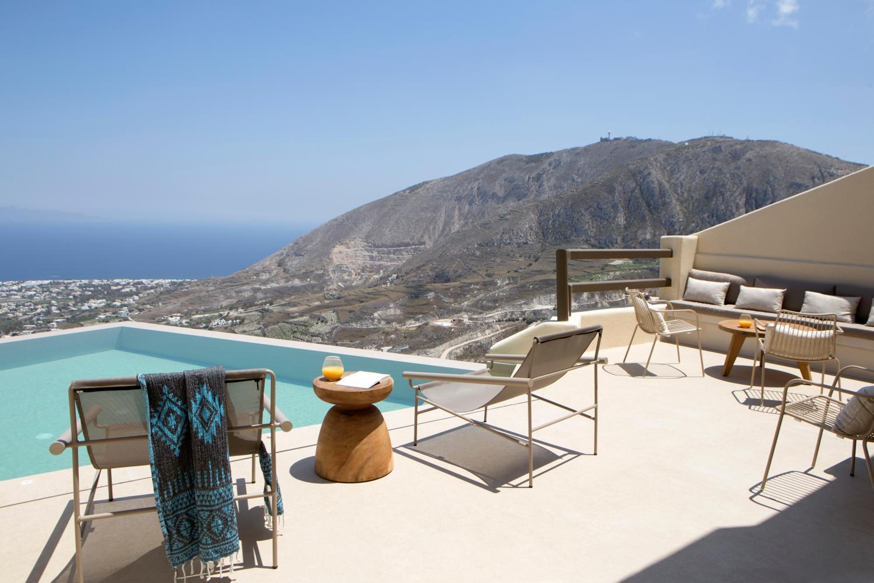 Executive 3 Bedroom Villa with Heated Pool and Sea View - Photo 36