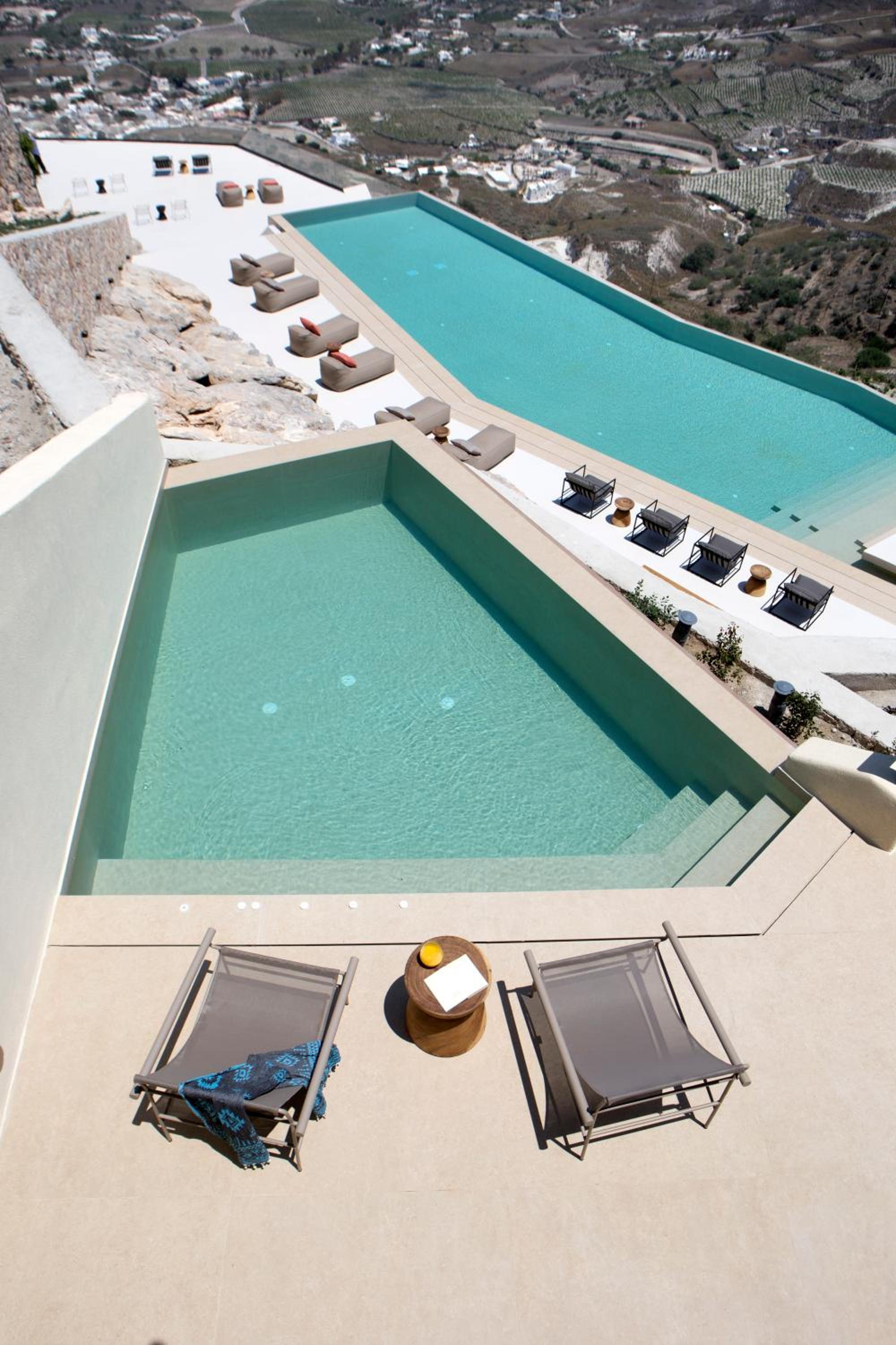 Executive 3 Bedroom Villa with Heated Pool and Sea View - Photo 19