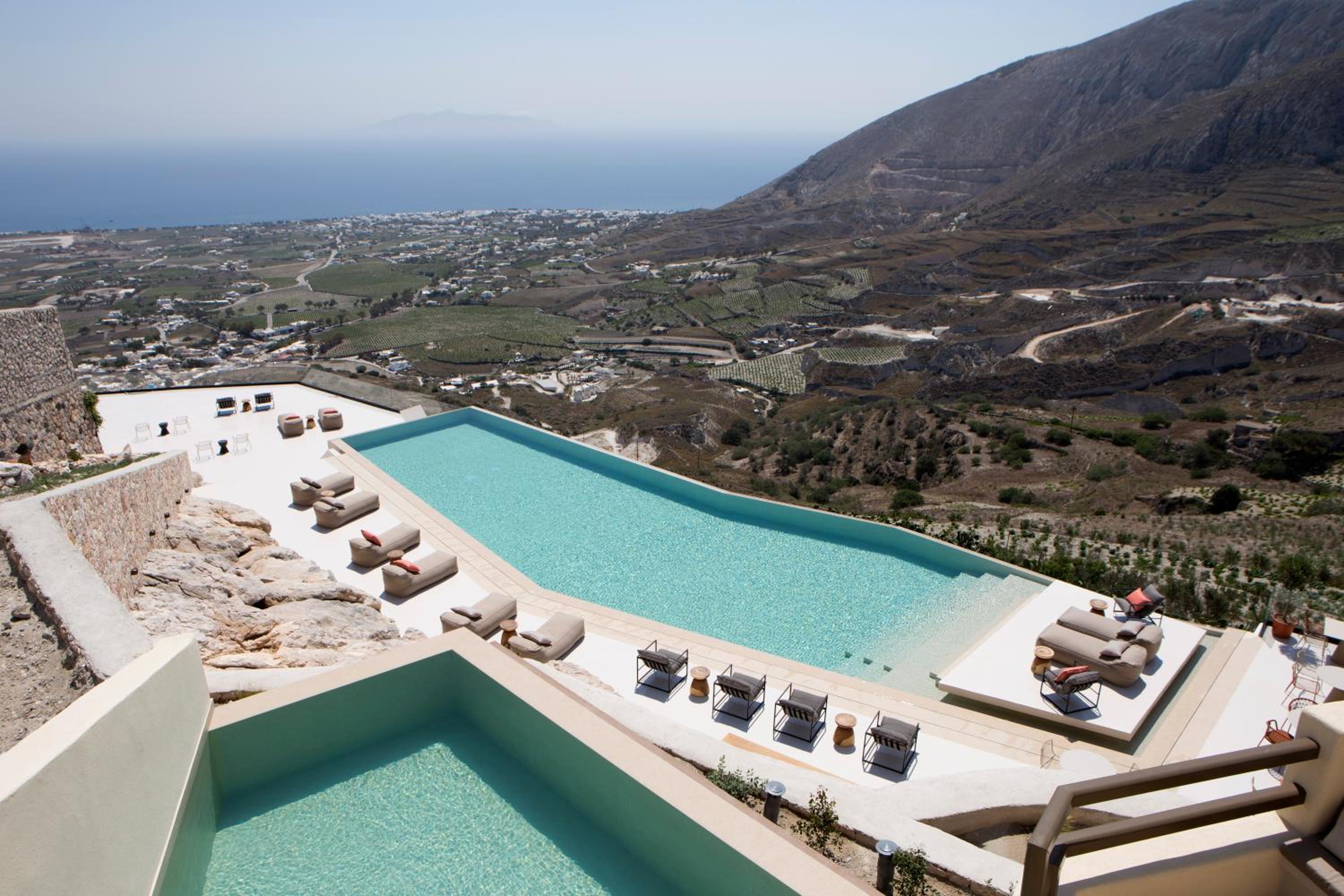 Executive 3 Bedroom Villa with Heated Pool and Sea View - Photo 6