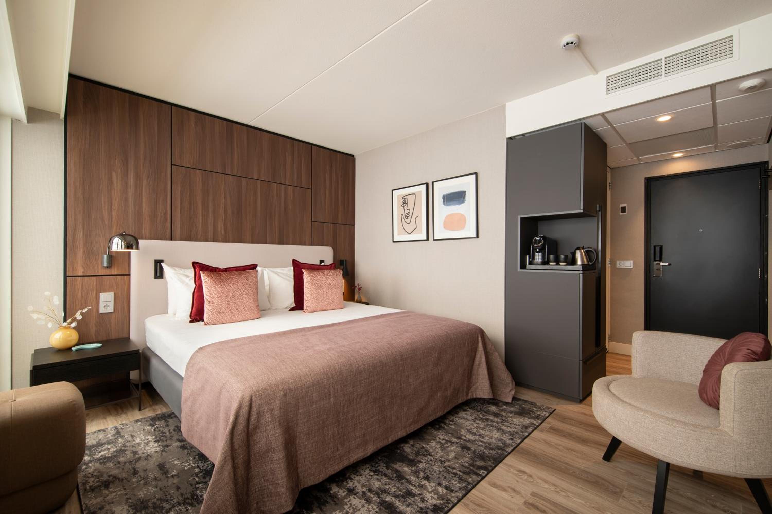 Deluxe Double Room with Sea View - Photo 3