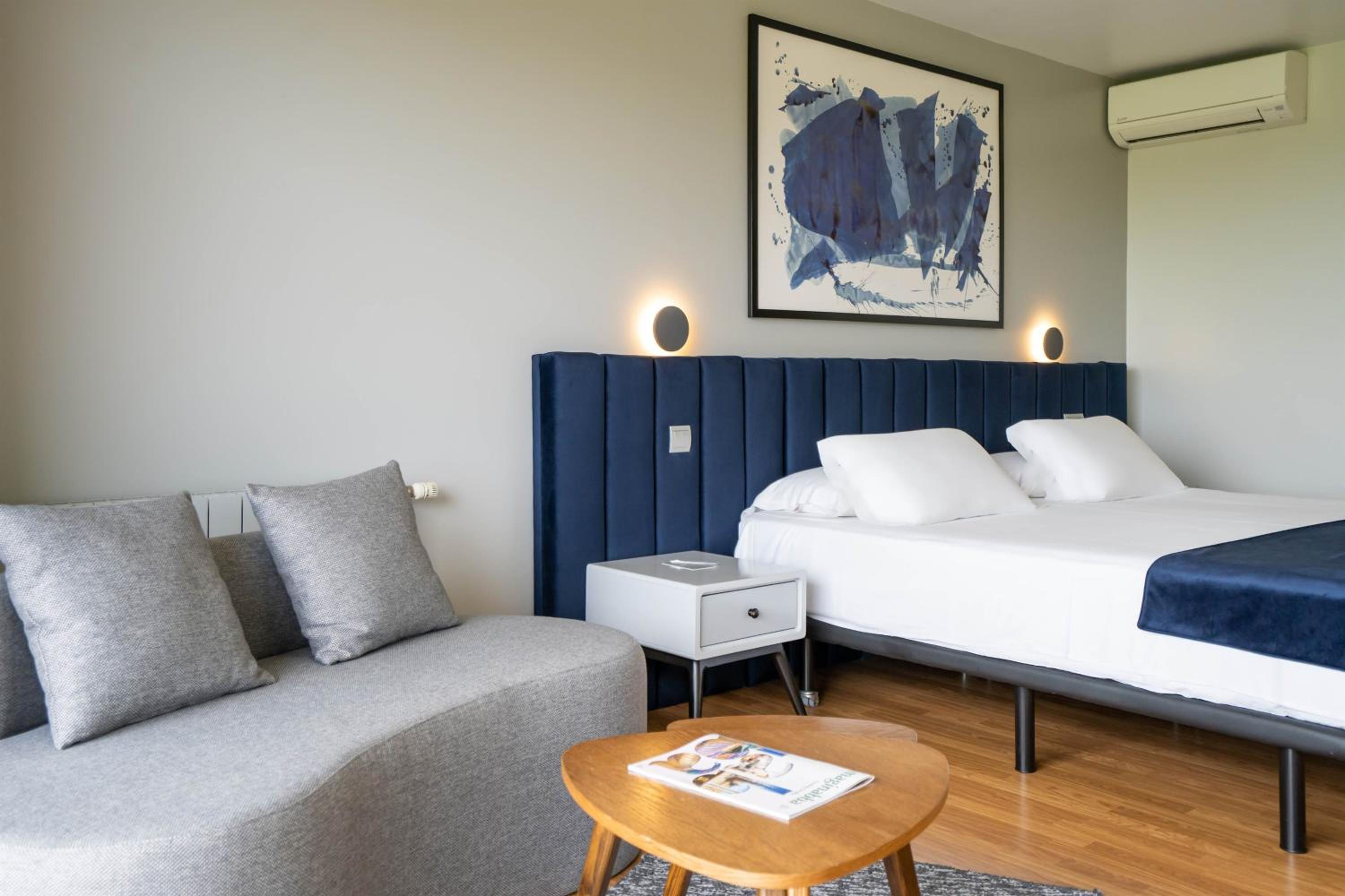 Standard Double or Twin Room with Sea View - Photo 6