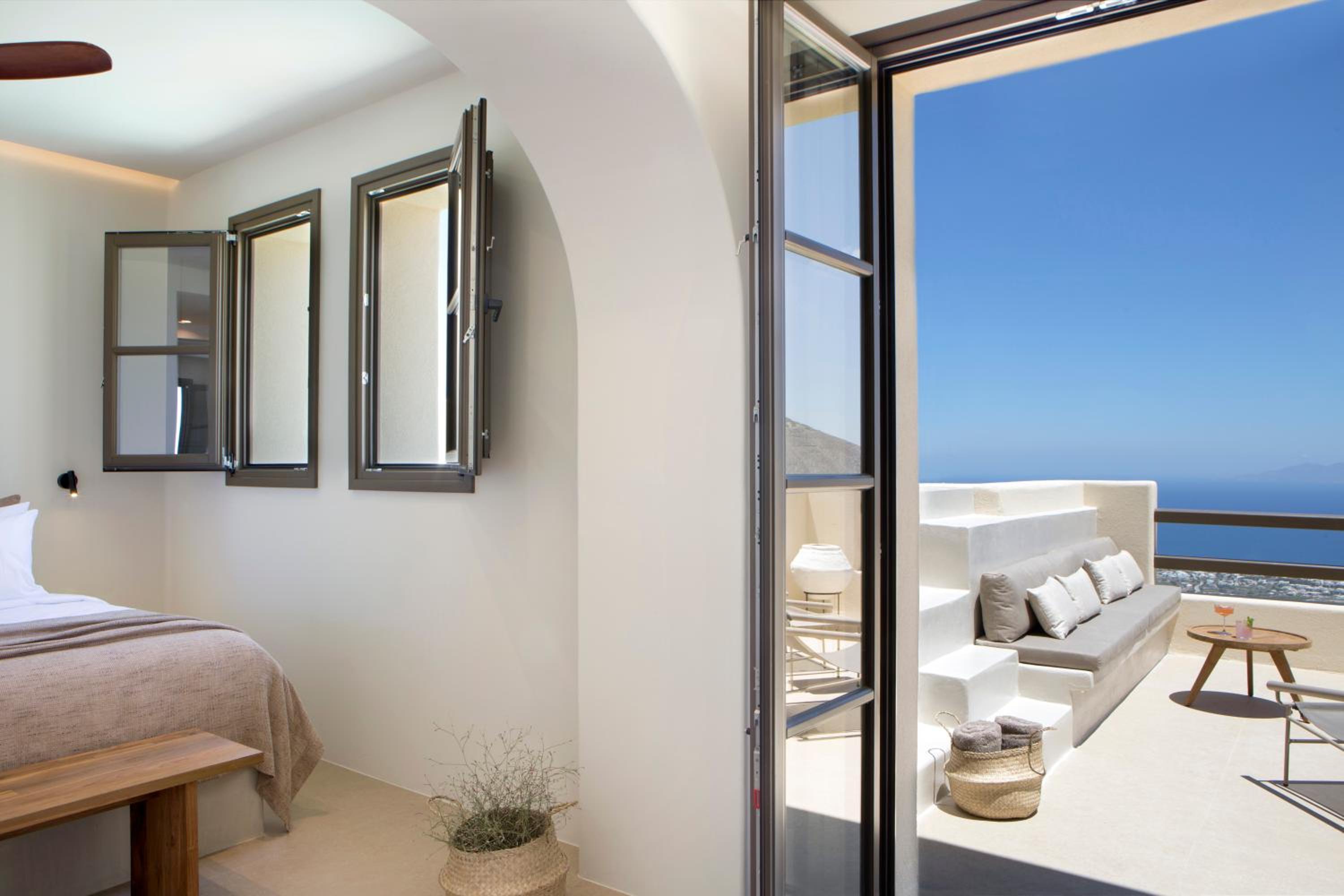 Junior Suite with Heated Plunge Pool and Sea View - Photo 15