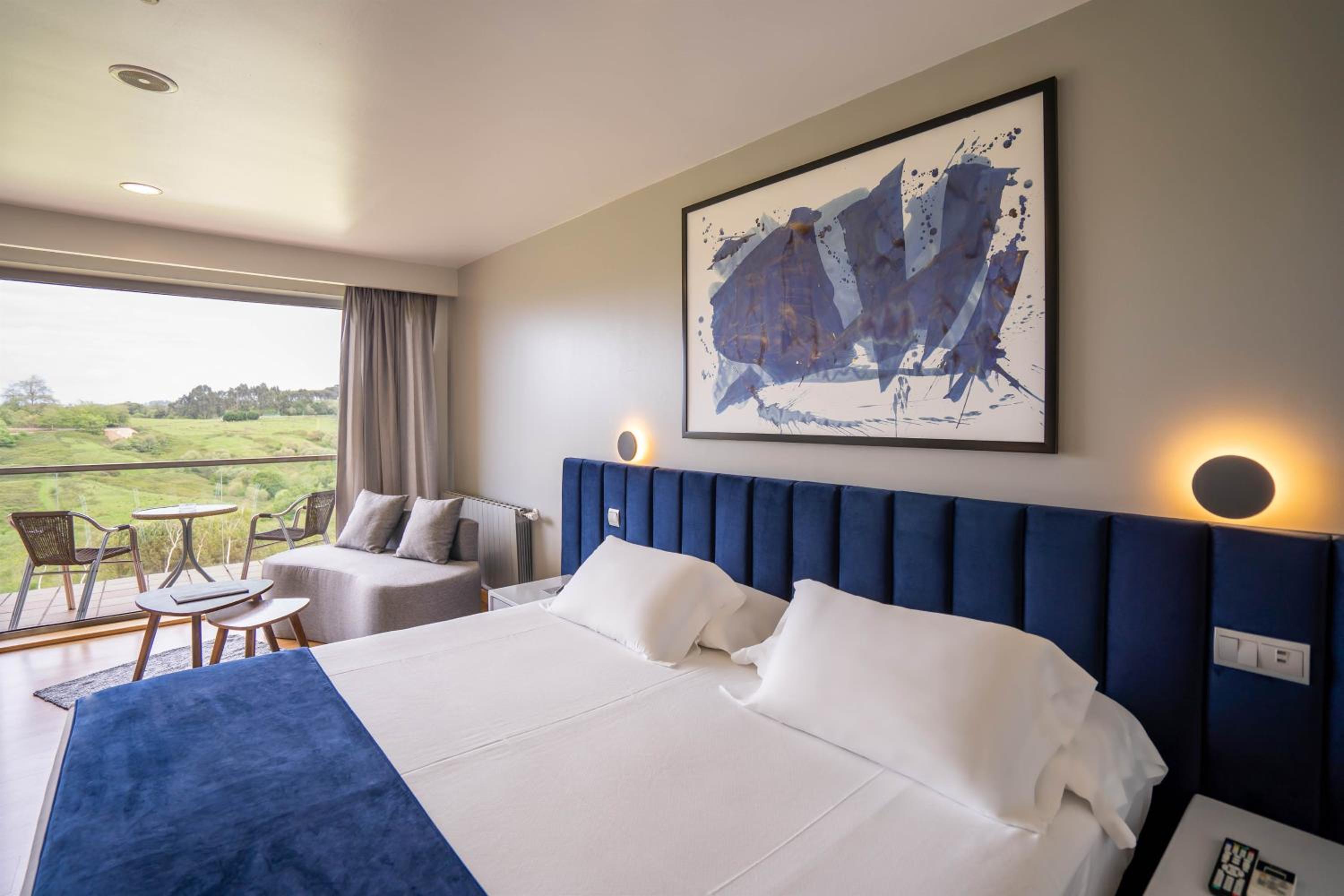 Standard Double or Twin Room with Sea View - Photo 5