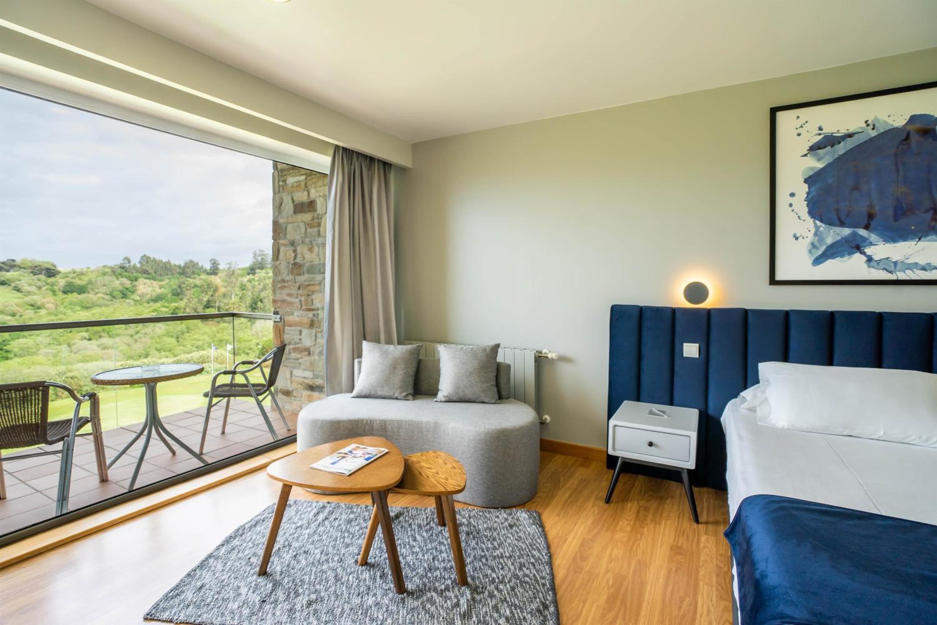 Standard Double or Twin Room with Sea View - Photo 8